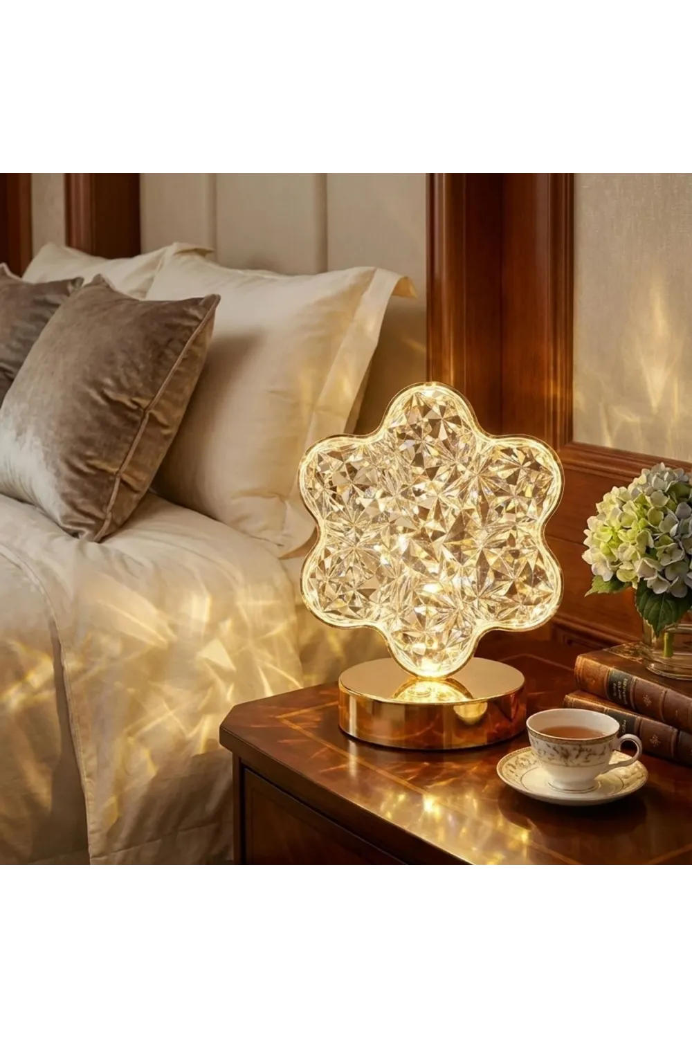 Çiçek Model Kristal LED Masa Lambası – Dokunmatik, 3 Renk Işık Modlu, Şarjlı Mini Dekoratif Gece Lambası