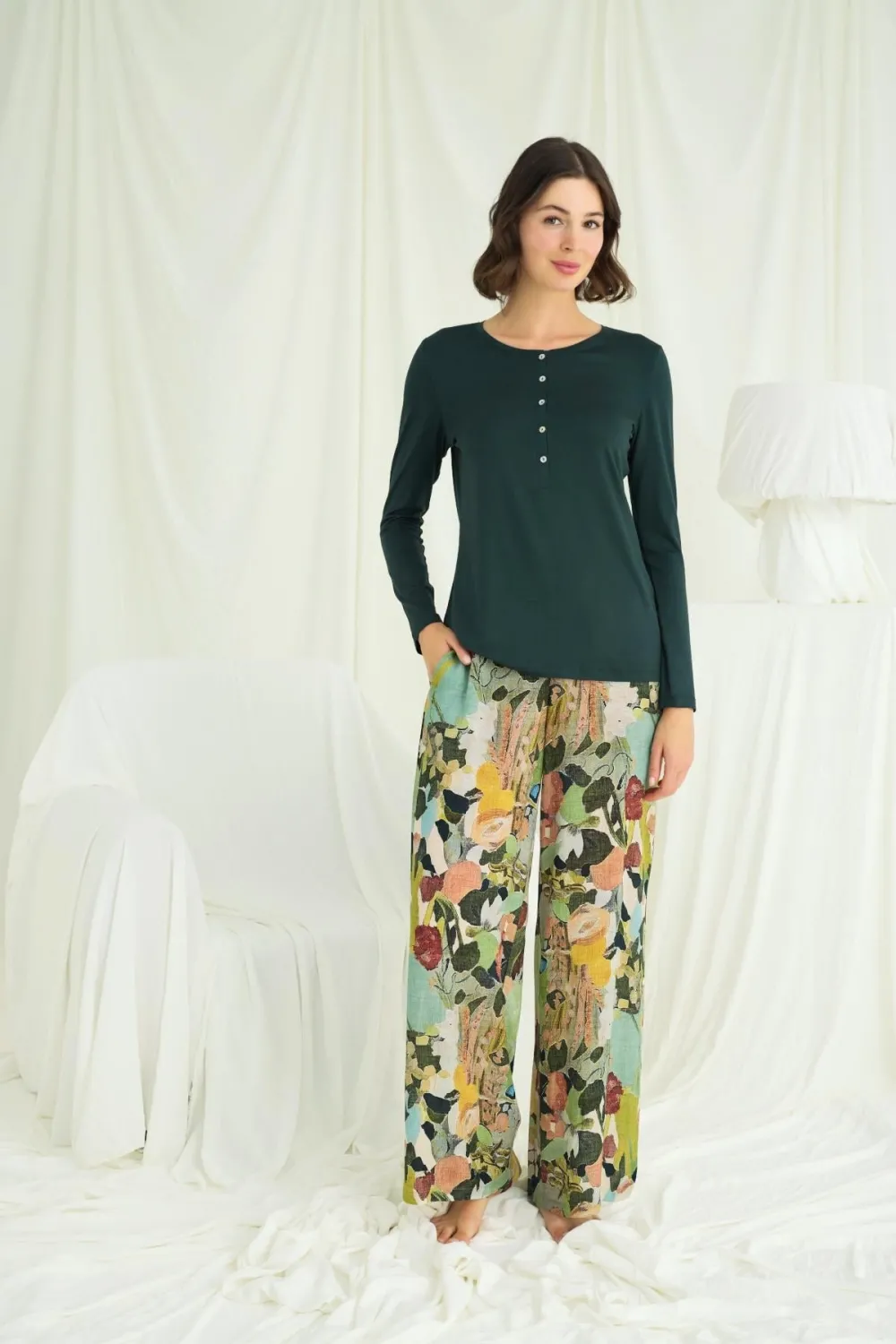 Çiçek ve Yaprak Desenli Pijama Takımı