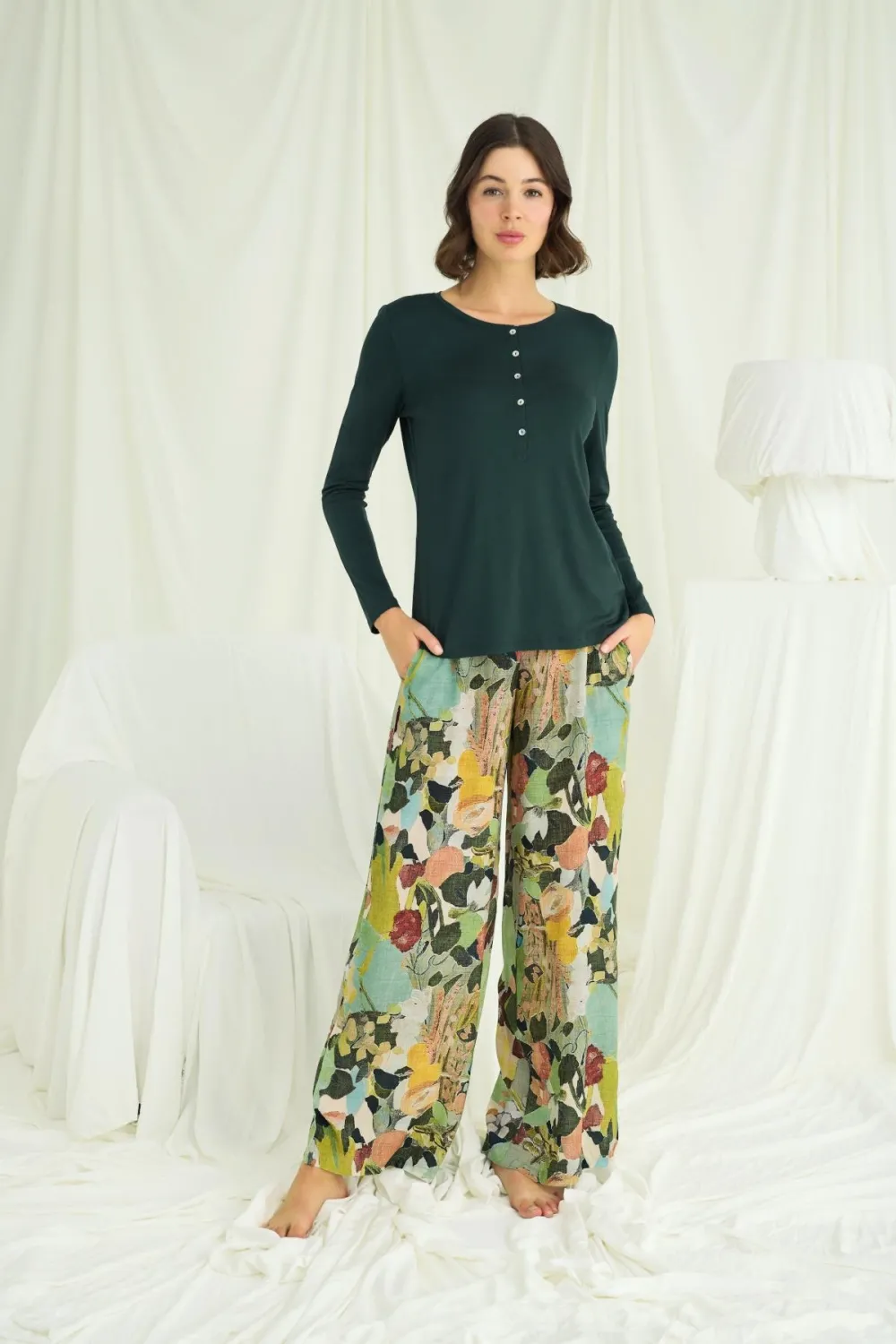 Çiçek ve Yaprak Desenli Pijama Takımı