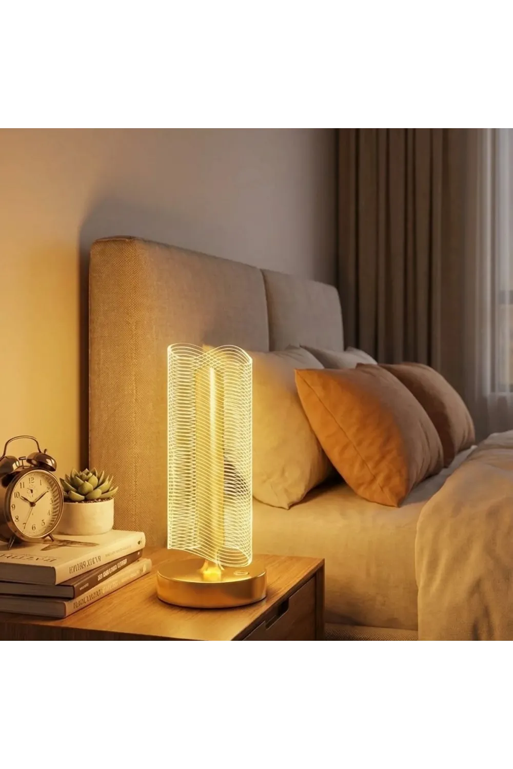 Dalgalı Silindirik Kristal Çizgili Model LED Masa Lambası – Gold Tabanlı, Dokunmatik, 3 Renk Işık Modlu, Şarjlı Modern Dekoratif Gece Lambası