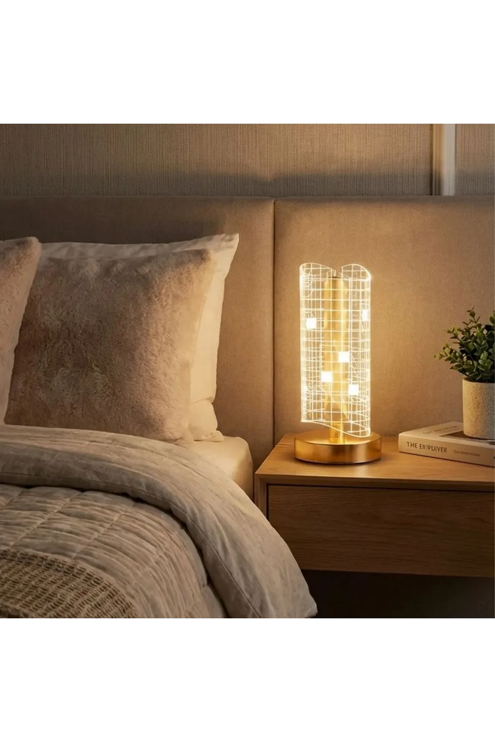 Dalgalı Silindirik Kristal Kareli Model LED Masa Lambası – Gold Tabanlı, Dokunmatik, 3 Renk Işık Modlu, Şarjlı Modern Dekoratif Gece Lambası