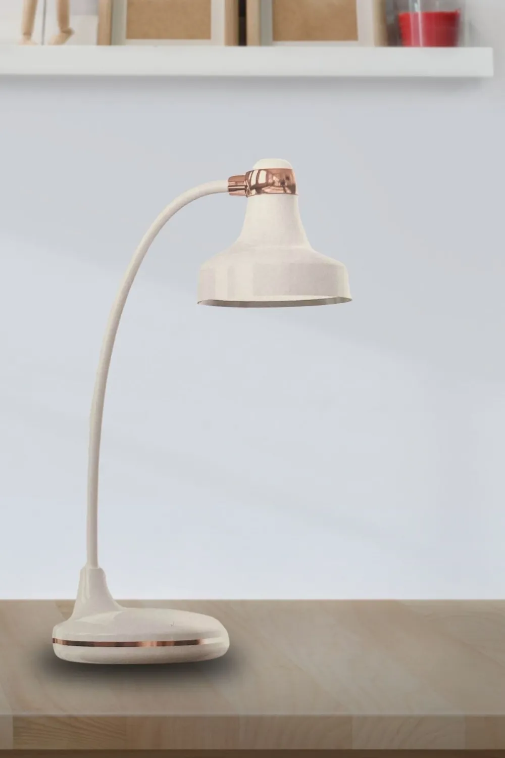 Dokunmatik 3 Farklı LED Işıklı Çalışma Masası Üstü Lamba