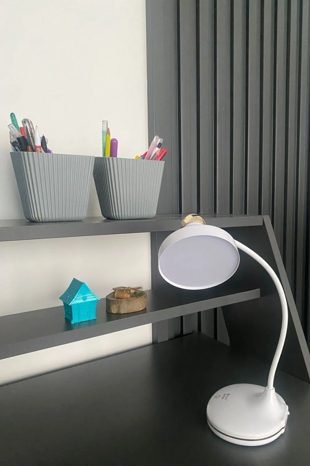 Dokunmatik 3 Farklı LED Işıklı Çalışma Masası Üstü Lamba