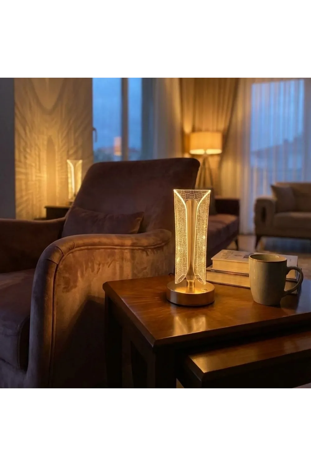 İki Yandan Kavisli Silindirik Çizgi Model Kristal LED Masa Lambası – Dokunmatik, 3 Renk Işık Modlu, Şarjlı Dekoratif Gece Lambası