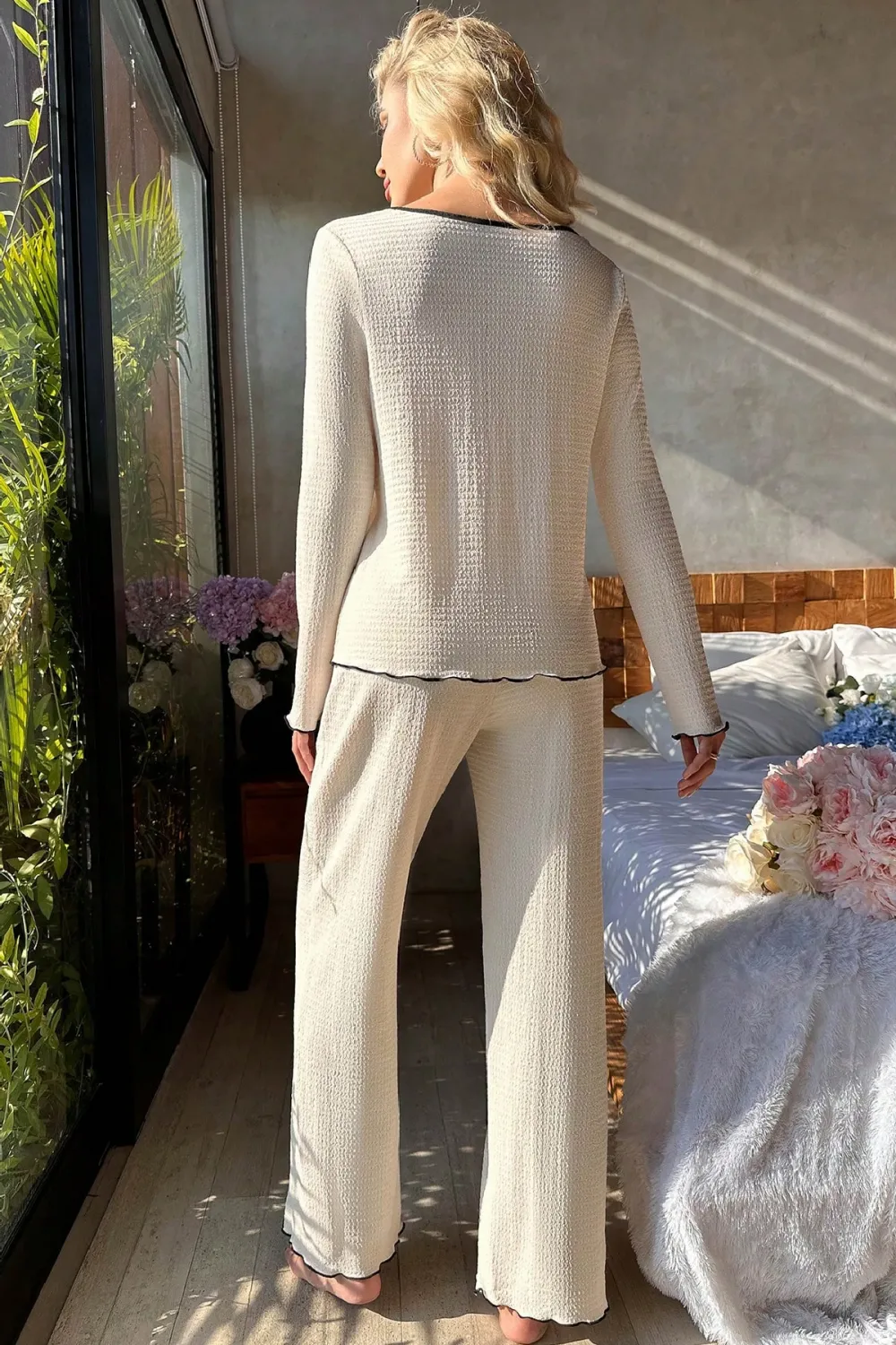 ieg™ Kadın Beyaz Örme Kumaş V Yaka Düğmeli Rahat Şık Pijama Takımı