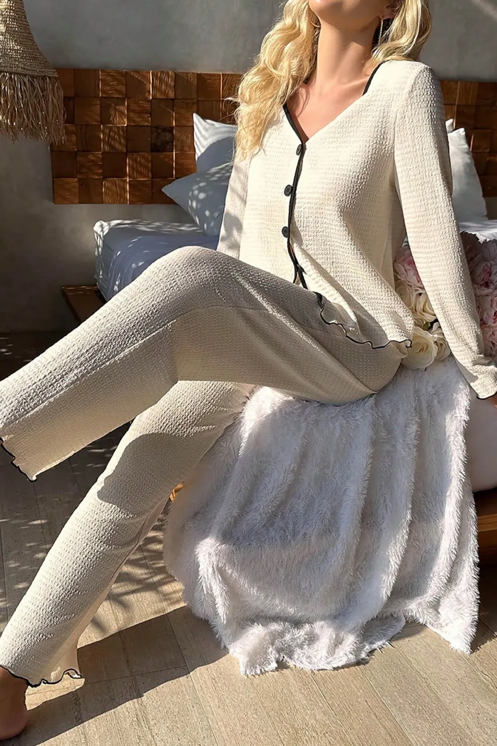ieg™ Kadın Beyaz Örme Kumaş V Yaka Düğmeli Rahat Şık Pijama Takımı