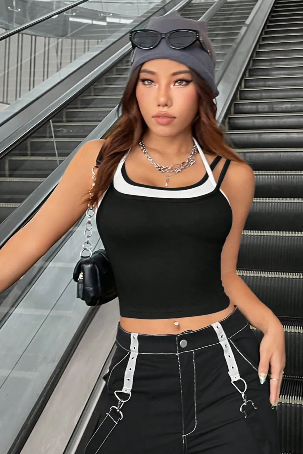 ieg™ Kadın Beyaz Siyah Çift Renk Çapraz Askılı Crop Top Bluz