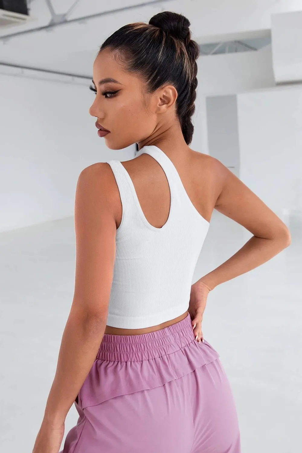 ieg™ Kadın Beyaz Tek Omuz Cut Out Detaylı Crop Top Bluz