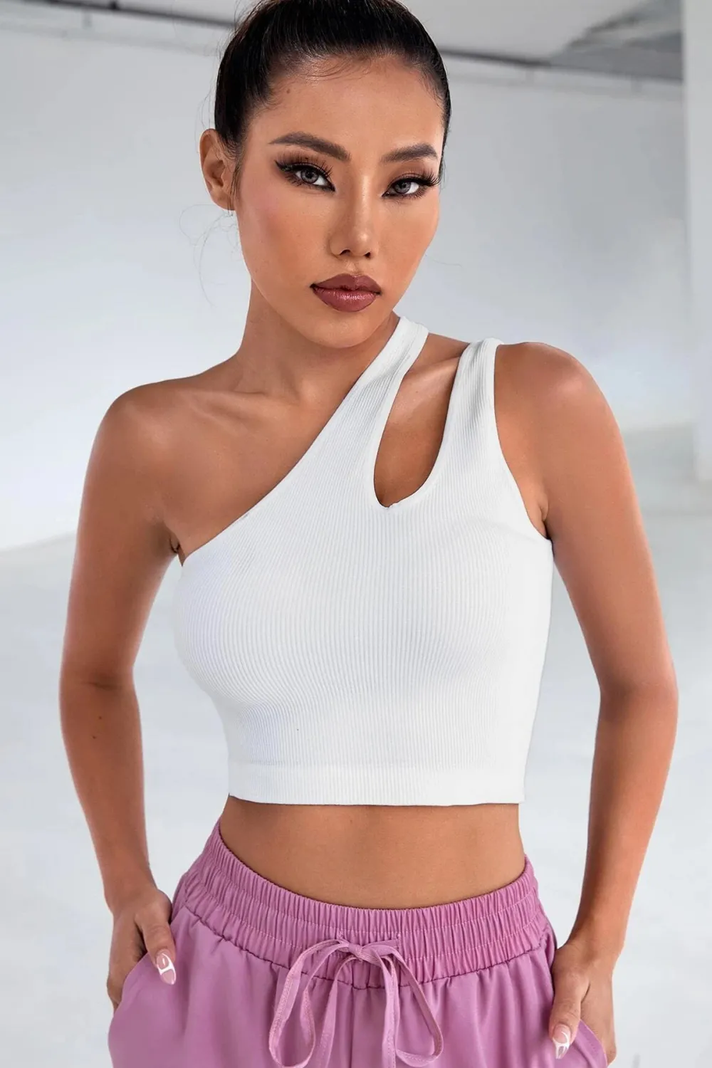 ieg™ Kadın Beyaz Tek Omuz Cut Out Detaylı Crop Top Bluz