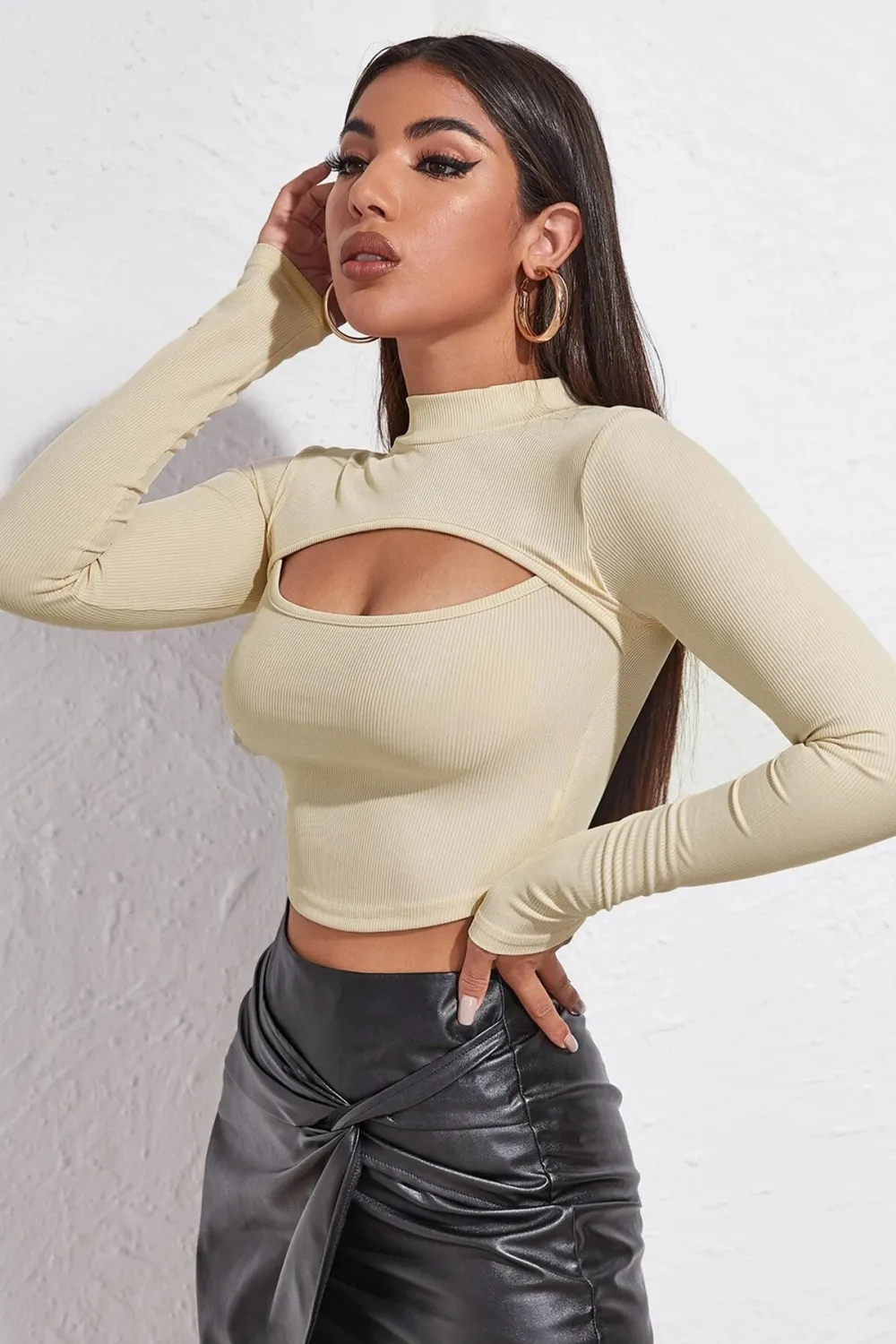 ieg™ Kadın Ekru Göğüs Dekolteli Uzun Kollu Cut Out Crop Top Bluz
