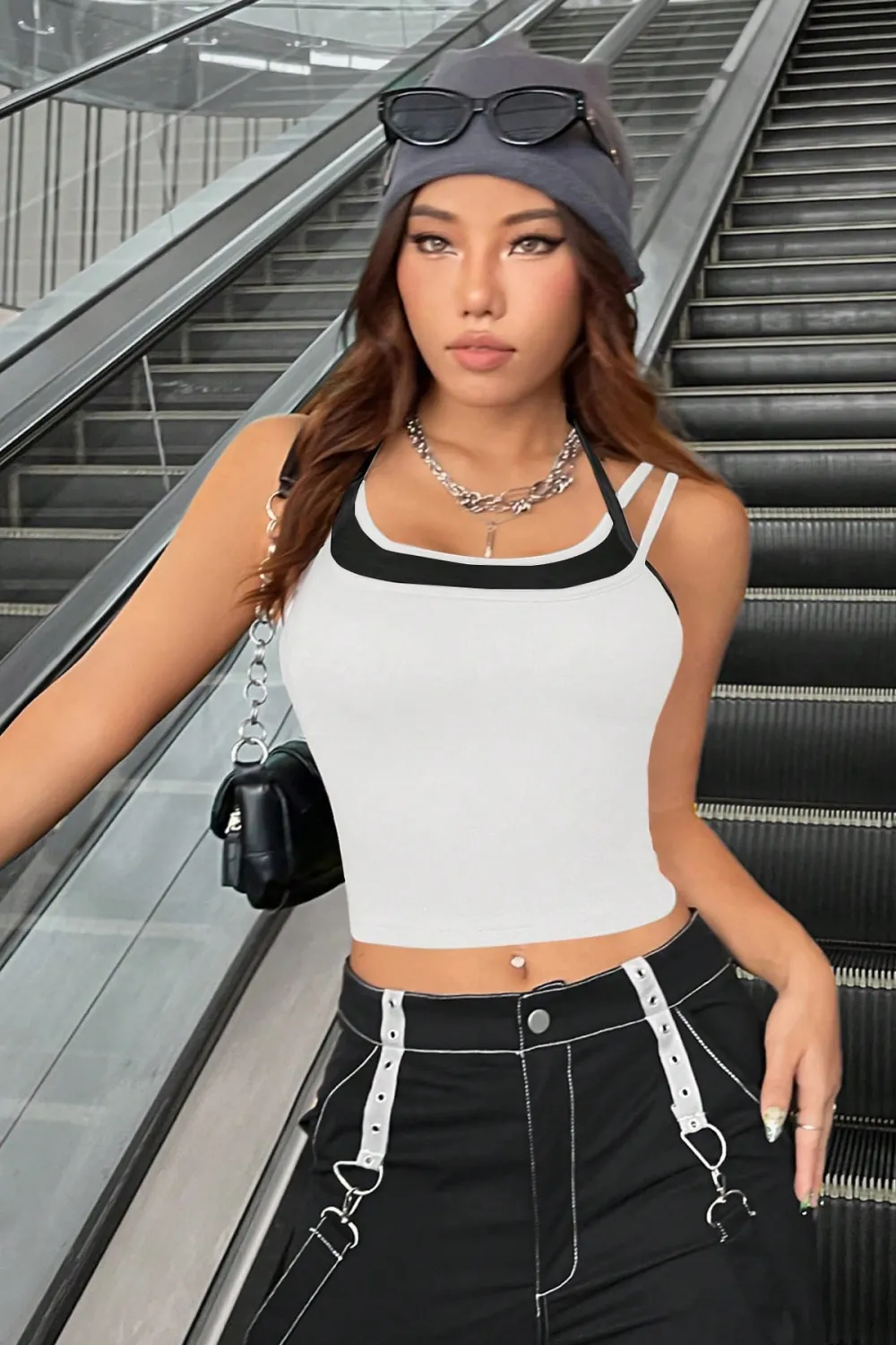 ieg™ Kadın Siyah Beyaz Çift Renk Çapraz Askılı Crop Top Bluz