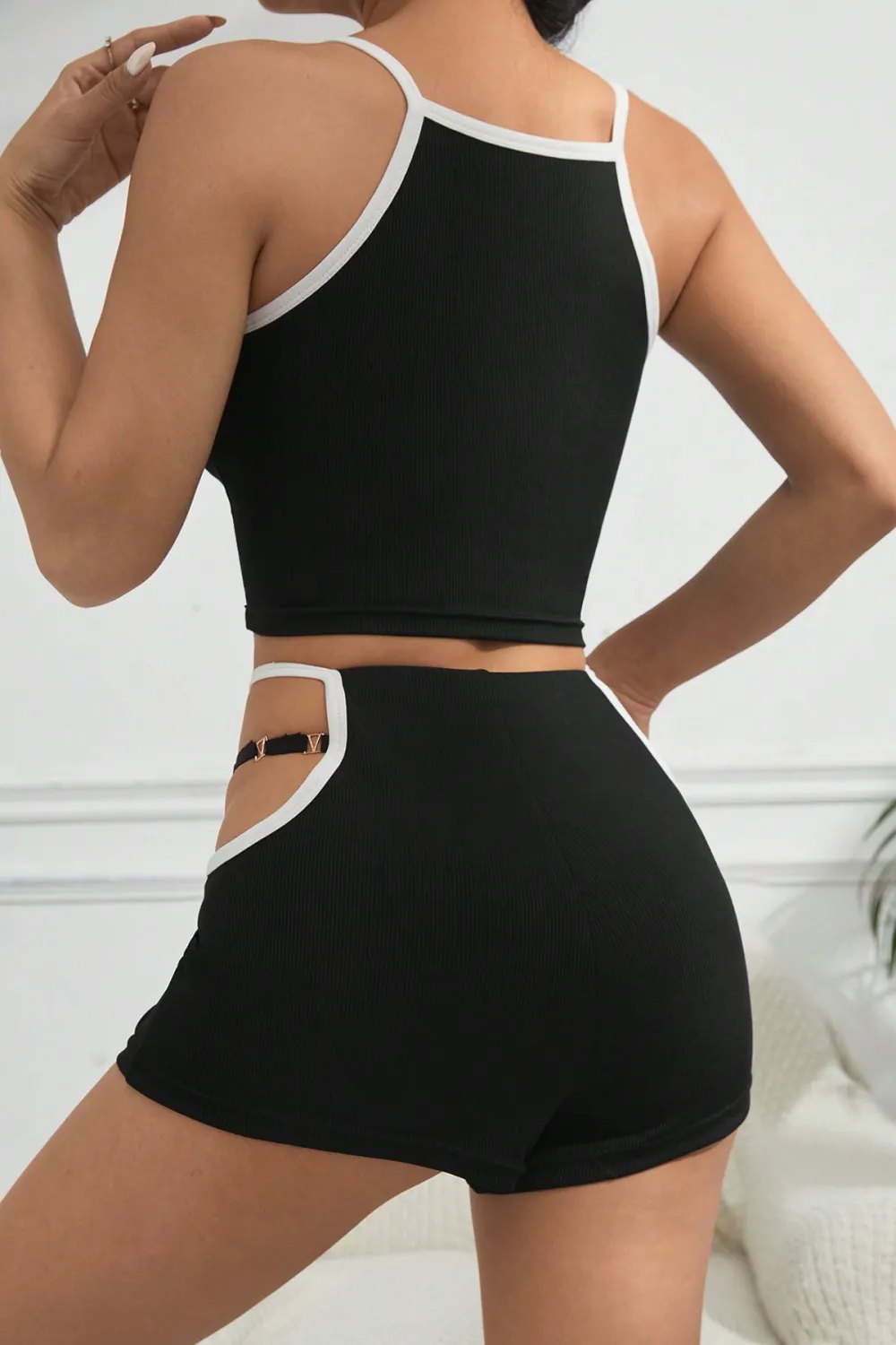 ieg™ Kadın Siyah Beyaz Şortlu Cut-Out Detaylı Gecelik Takımı