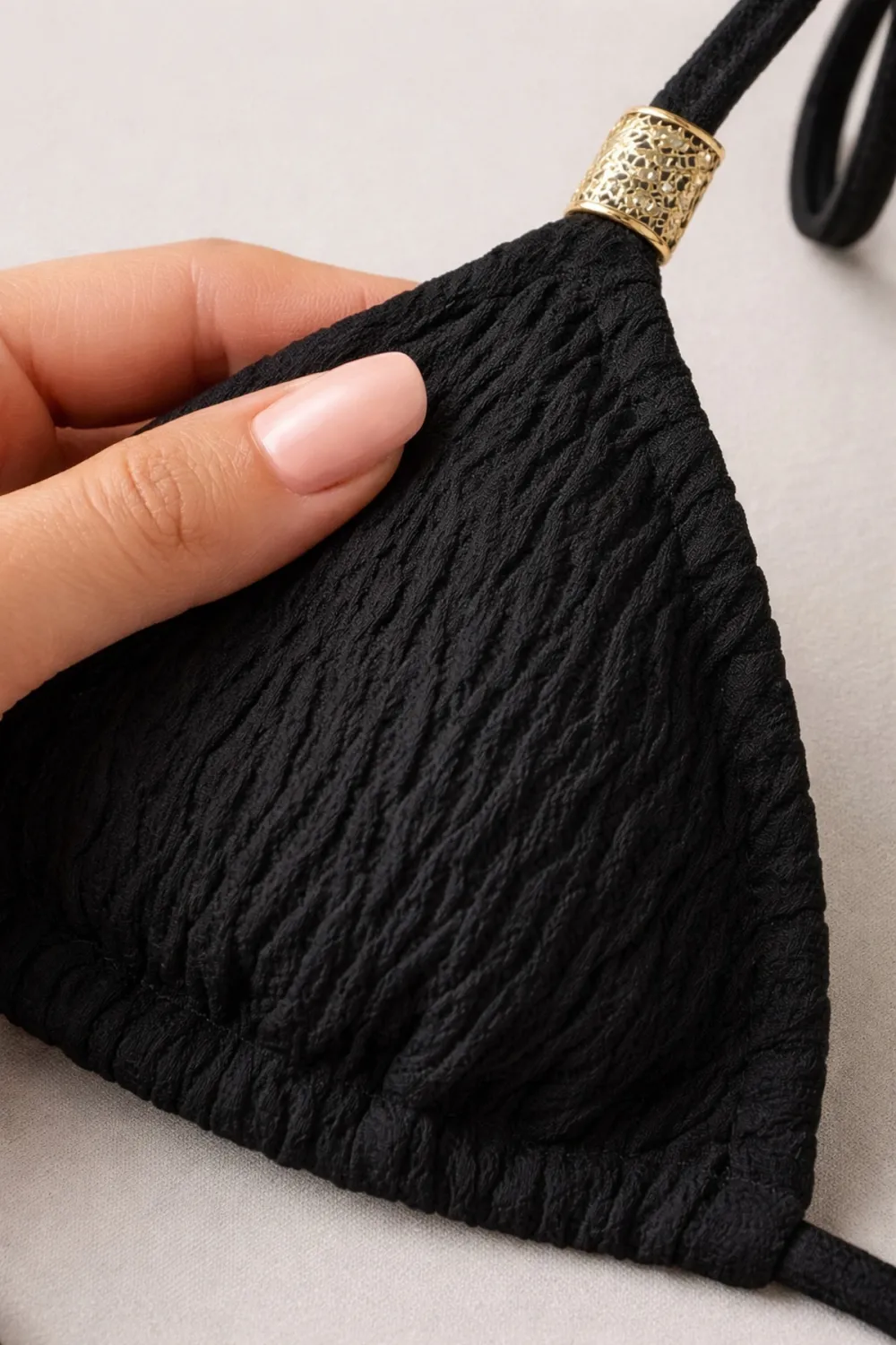 ieg™ Kadın Siyah Pedli Üçgen Bikini Üstü Halter Bağlamalı Aksesuarlı