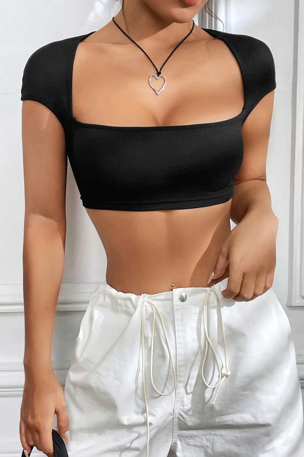 ieg™ Kadın Siyah Sırt Dekolteli ve Boyundan Bağlamalı Yarım Kol Crop Top Bluz