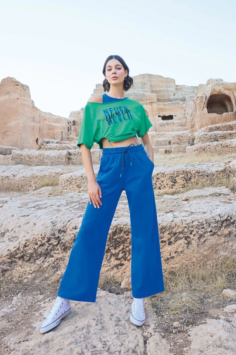 Kısa Kollu Never Give Up 3lü Crop Eşofman Takımı
