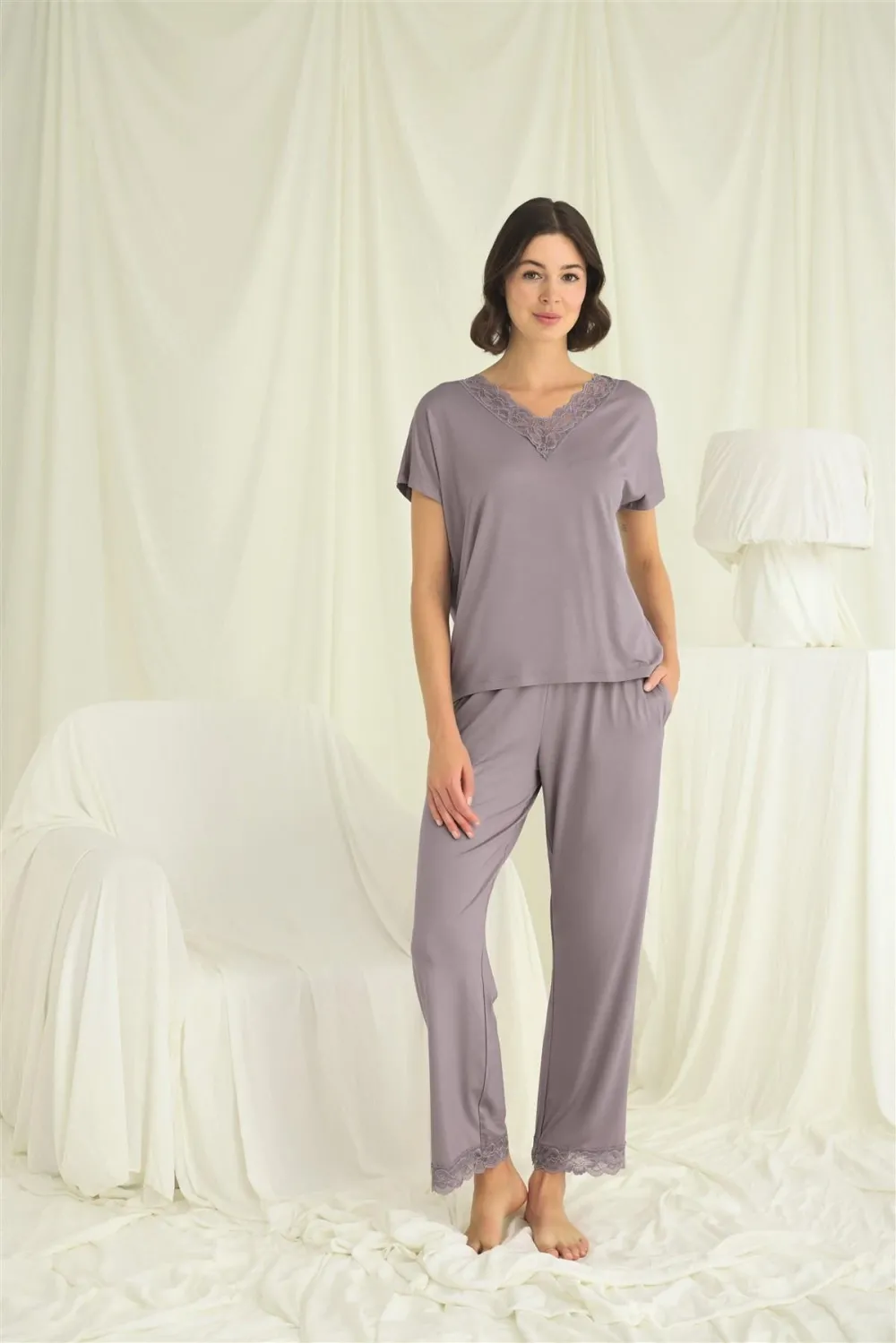 Kısa Kollu V Yakalı Dantelli Pijama Takımı