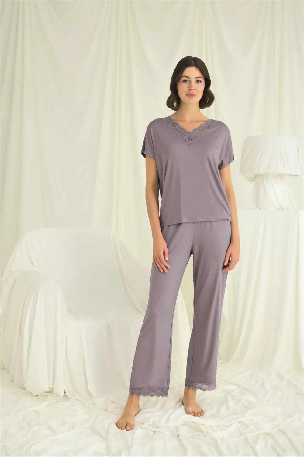 Kısa Kollu V Yakalı Dantelli Pijama Takımı
