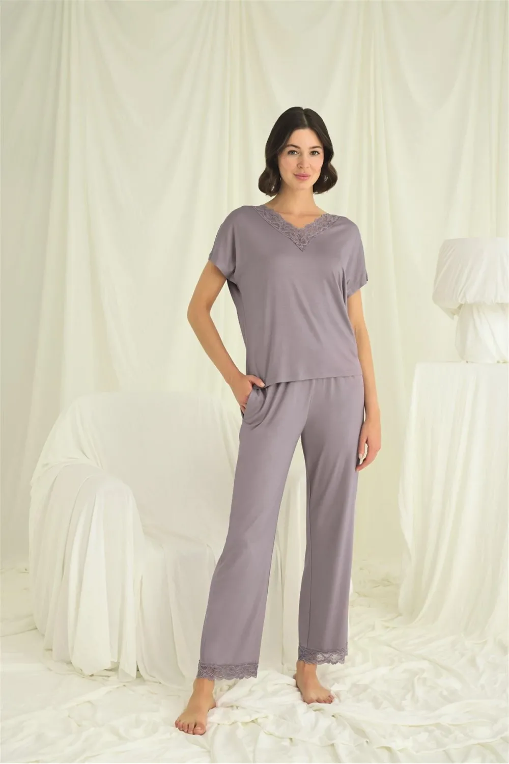 Kısa Kollu V Yakalı Dantelli Pijama Takımı
