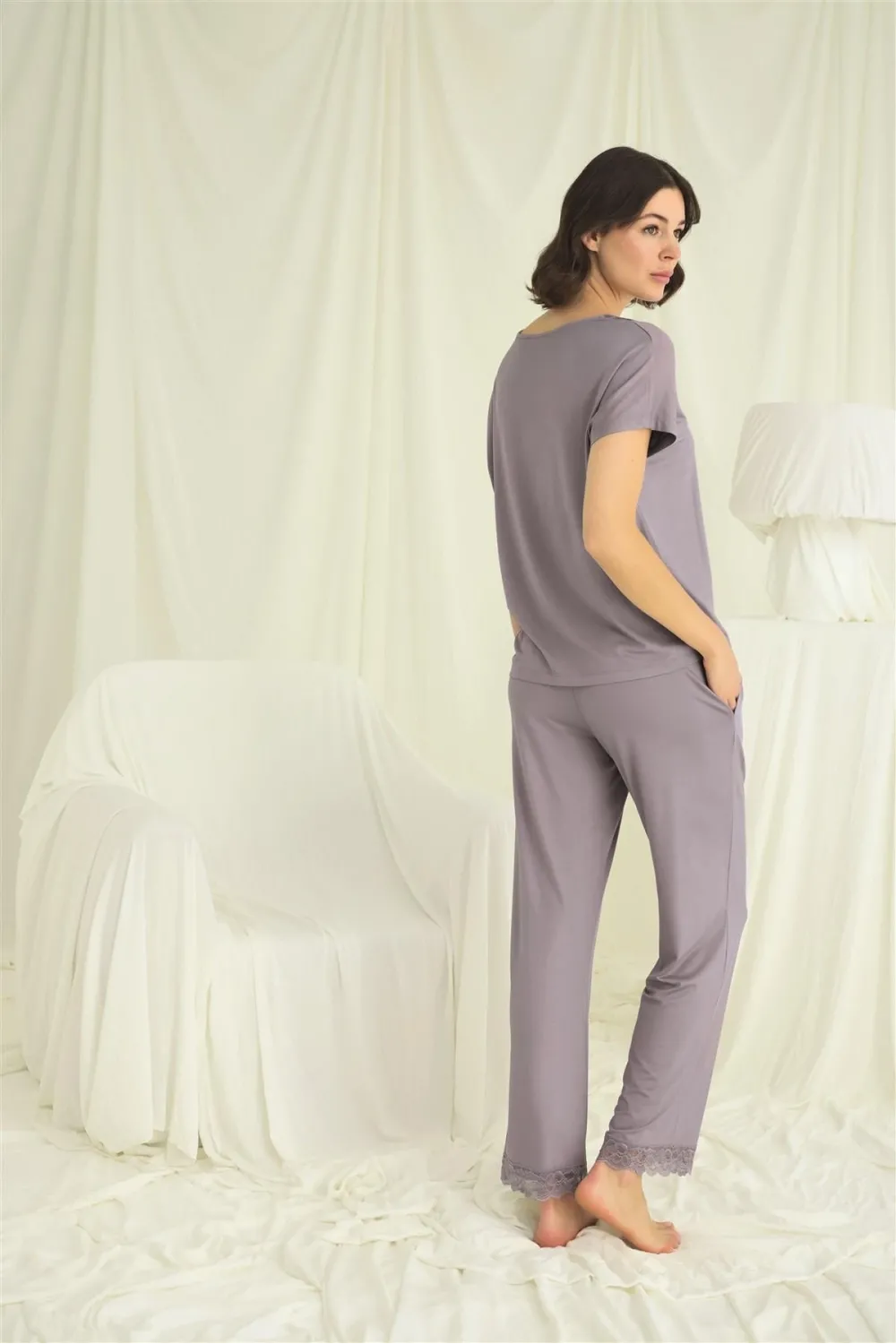Kısa Kollu V Yakalı Dantelli Pijama Takımı