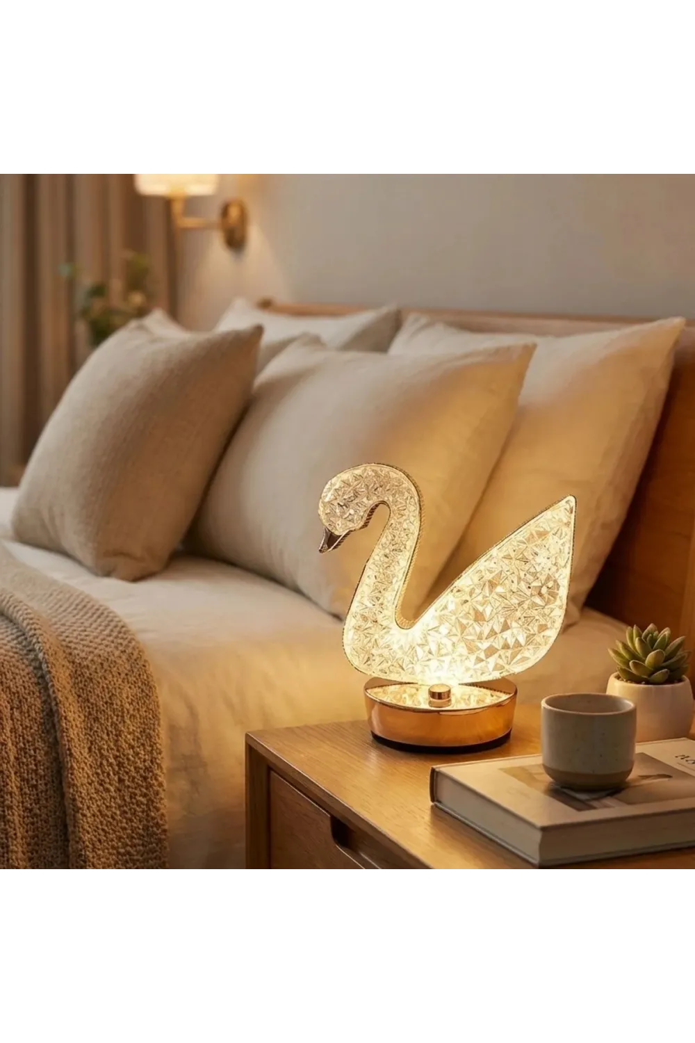 Kuğu Model Kristal LED Masa Lambası – Dokunmatik, 3 Renk Işık Modlu, Şarjlı Mini Dekoratif Gece Lambası