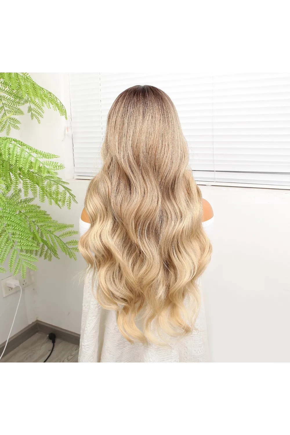 Kumral Dore Sarı Ombre  ve Röfleli Fiber Sentetik Geniş Dalgalı Tül Peruk