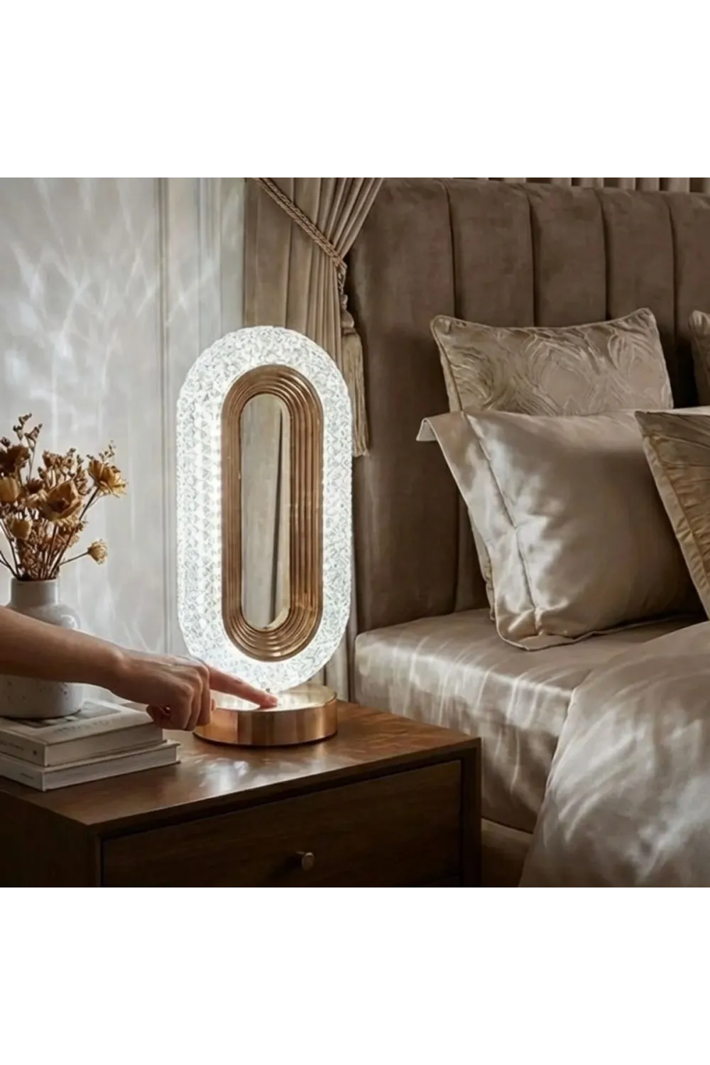 Oval Şeklinde Kristal LED Masa Lambası – Dokunmatik, 3 Renk Işık Modlu, Şarjlı Dekoratif Gece Lambası