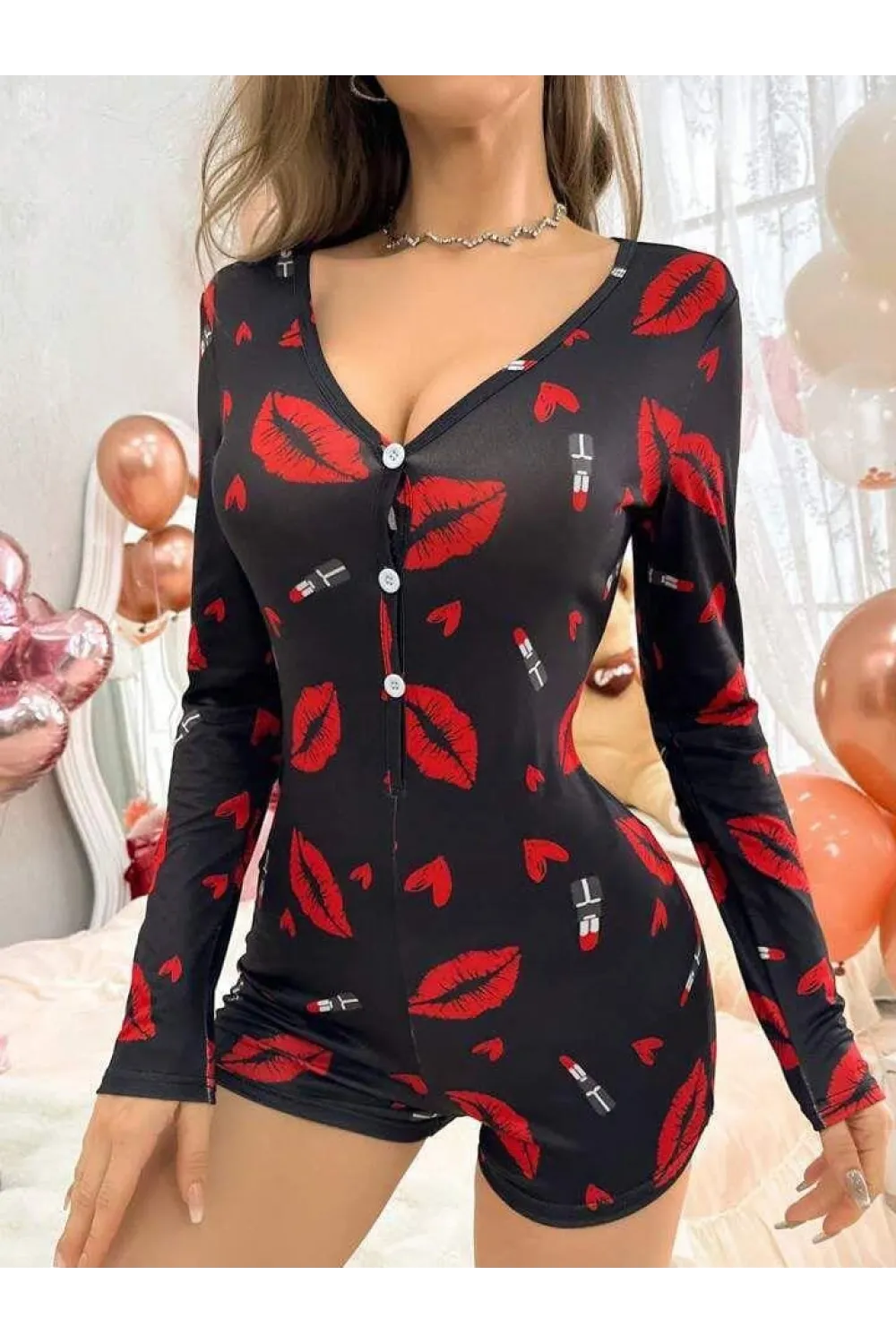 Pamuklu Kırmızı Ruj ve Öpücük Desenli Düğmeli Uzun Kol Tulum Pijama