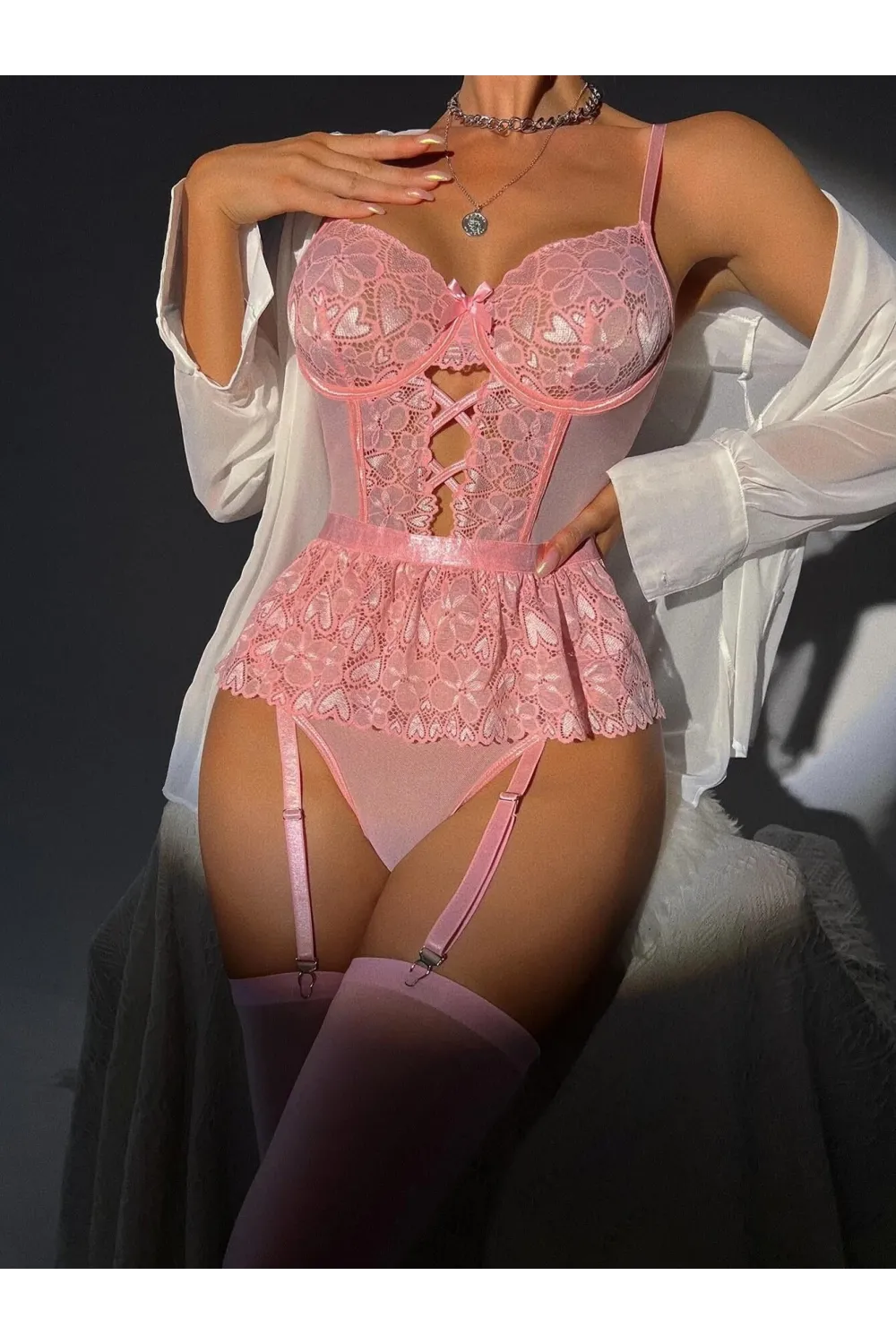 Pembe Dantel İşlemeli Kalp Desenli Fantezi Jartiyer Takımı