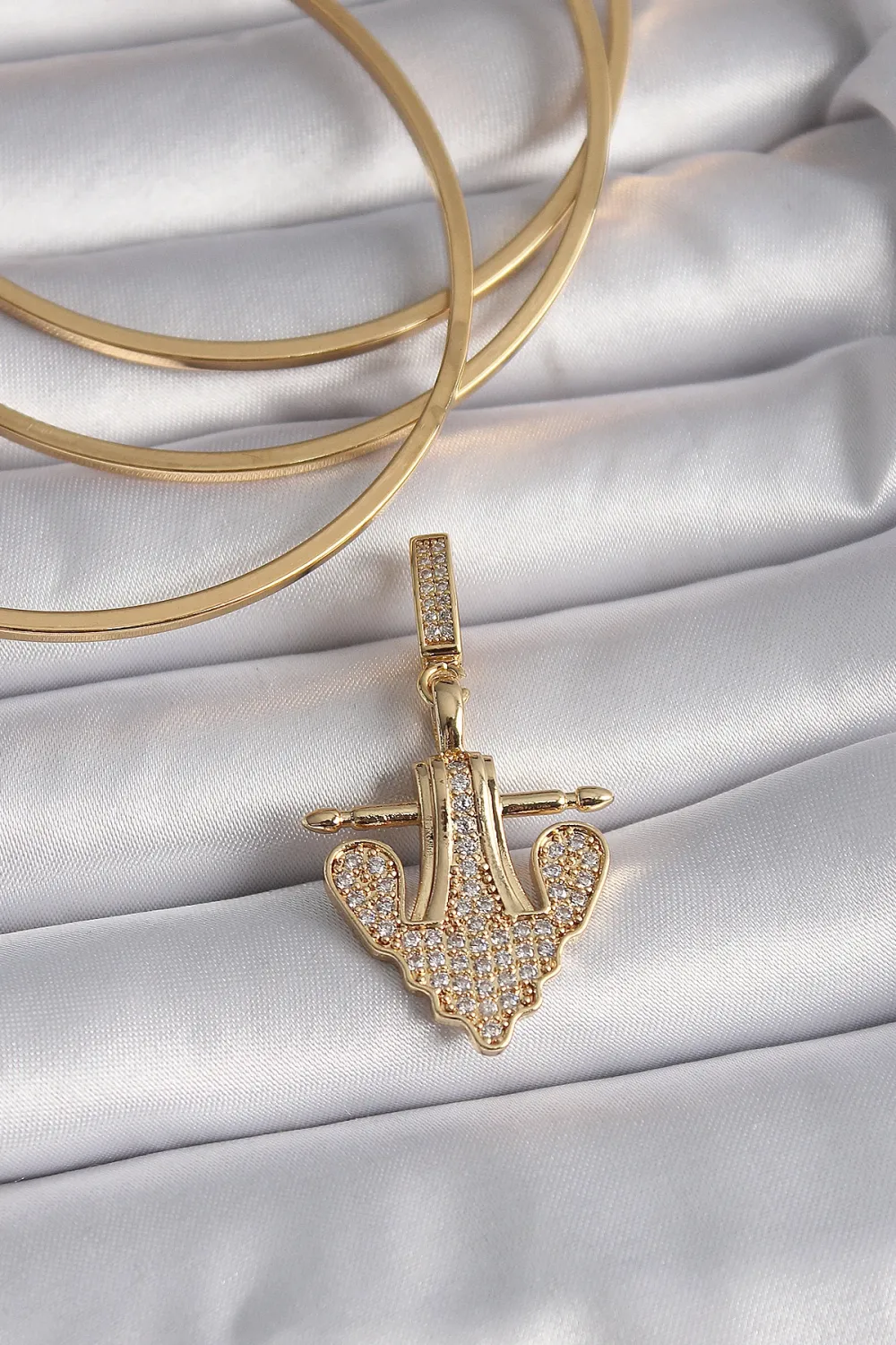 Pirinç Gold Renk Zirkon Taşlı Çapa Model Ajda Charm TJ-BC1000