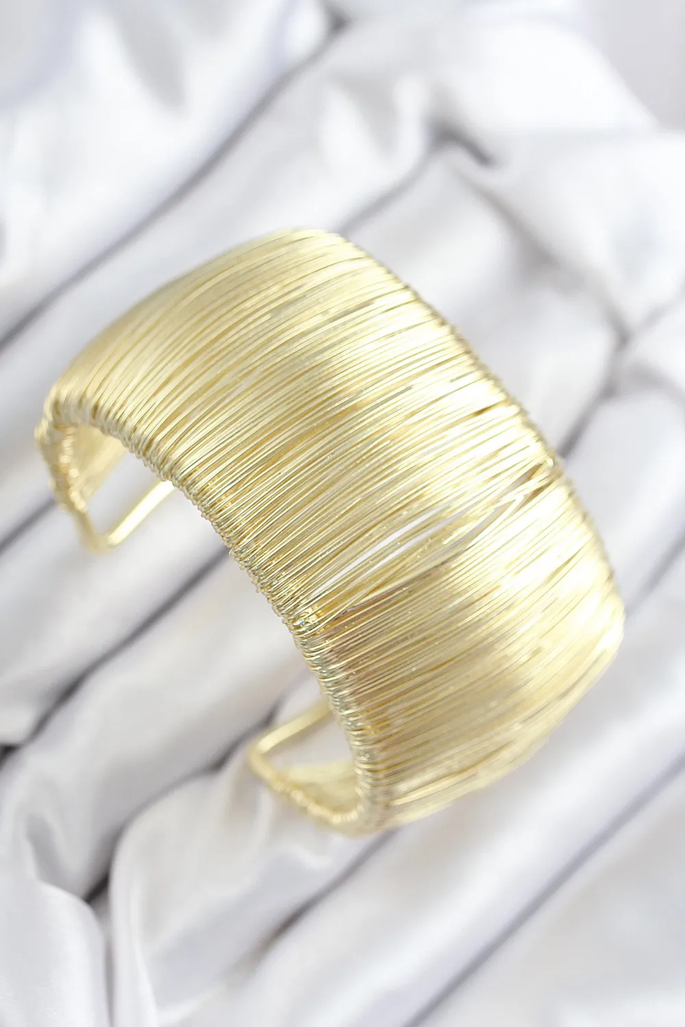 Pirinç Tel Sarma Model Gold Renk Kadın Bileklilk TJ-BB7893