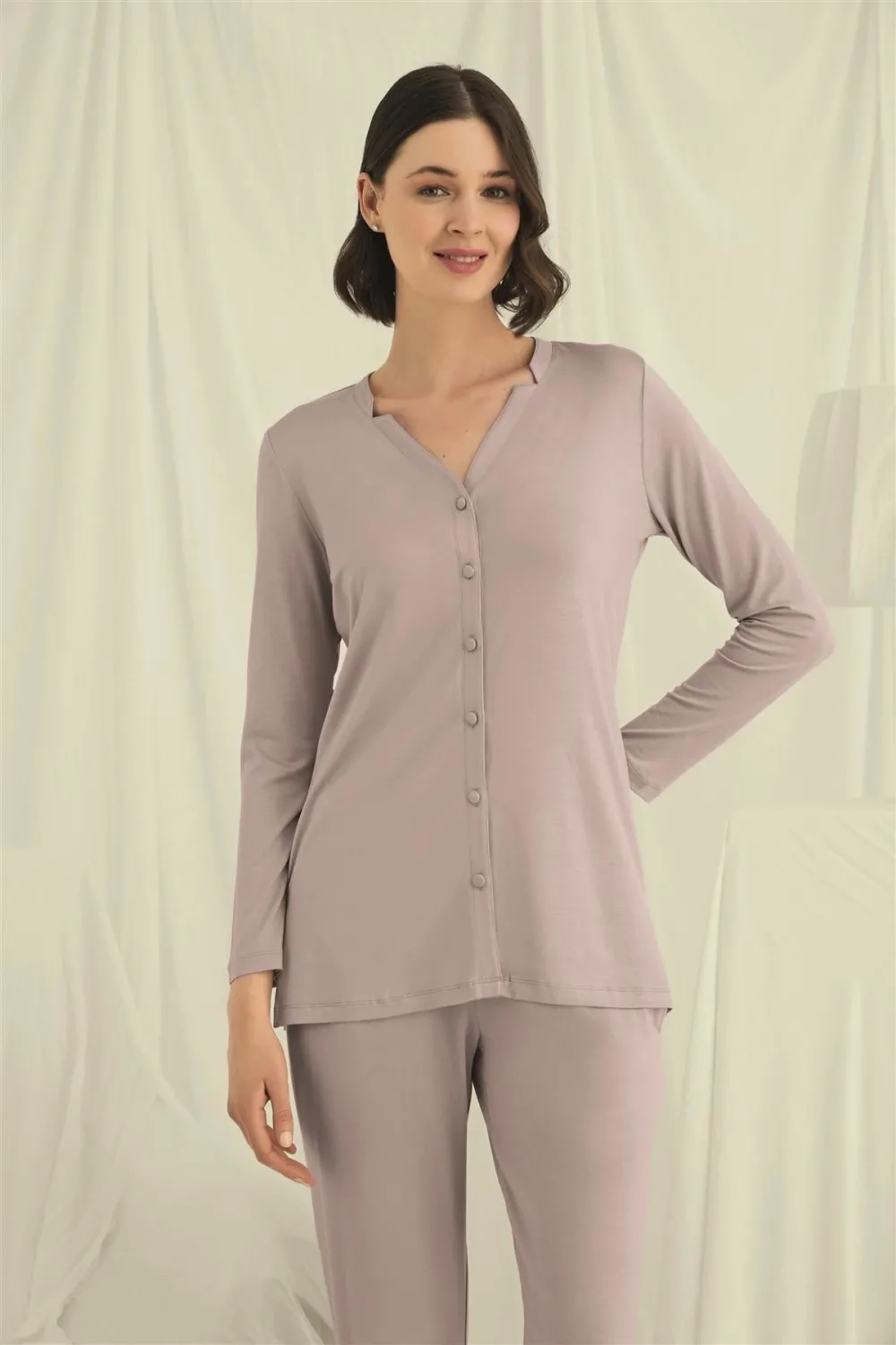 Uzun Kollu Boydan Düğmeli V Yaka Pijama Takımı