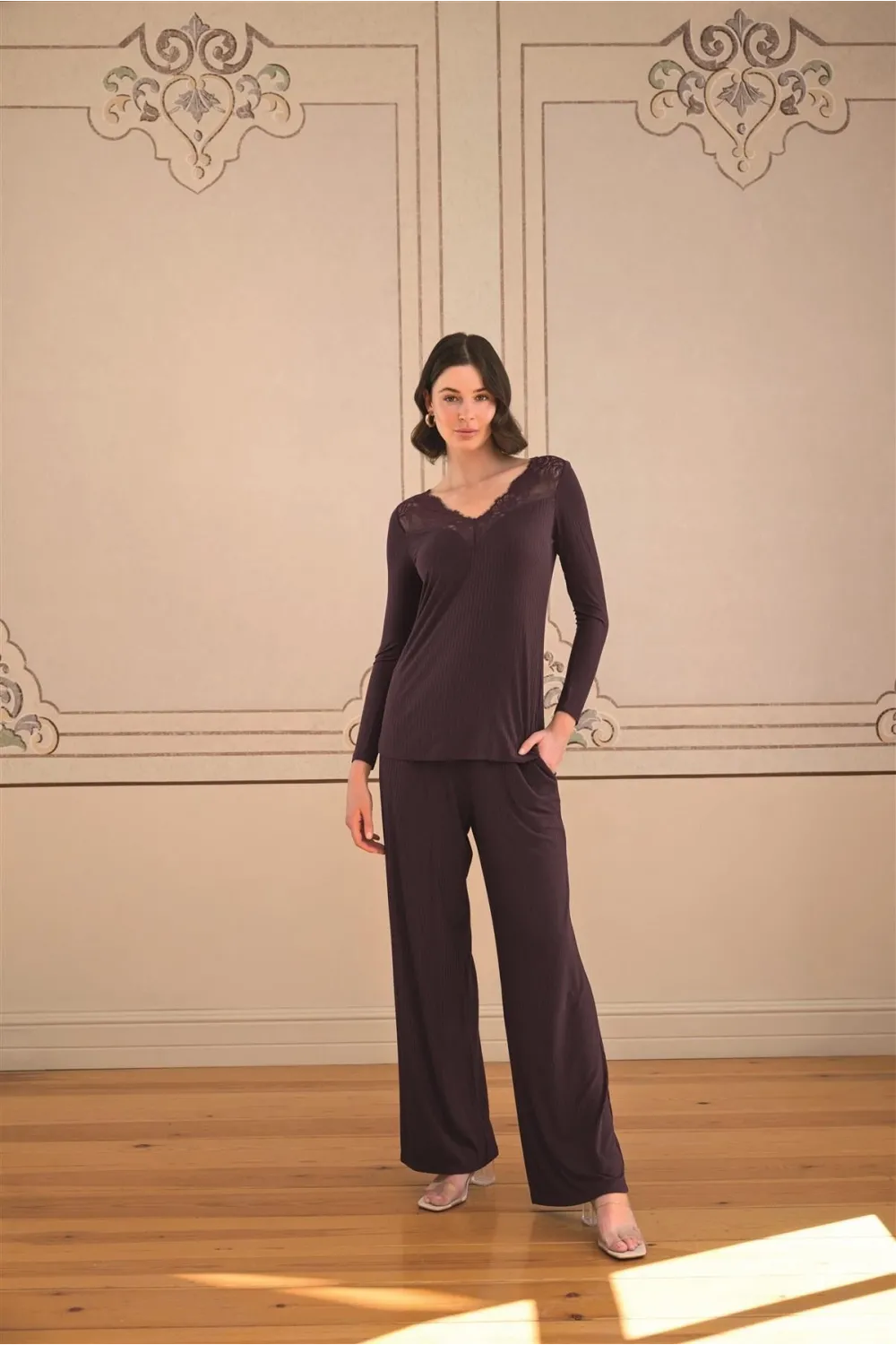 Uzun Kollu ve Dantelli Pijama Takımı