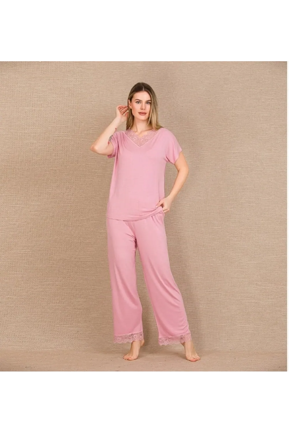 Viskon Şık Tasarım Dantel İşlemeli Pembe Kısa Kol Pijama Takımı