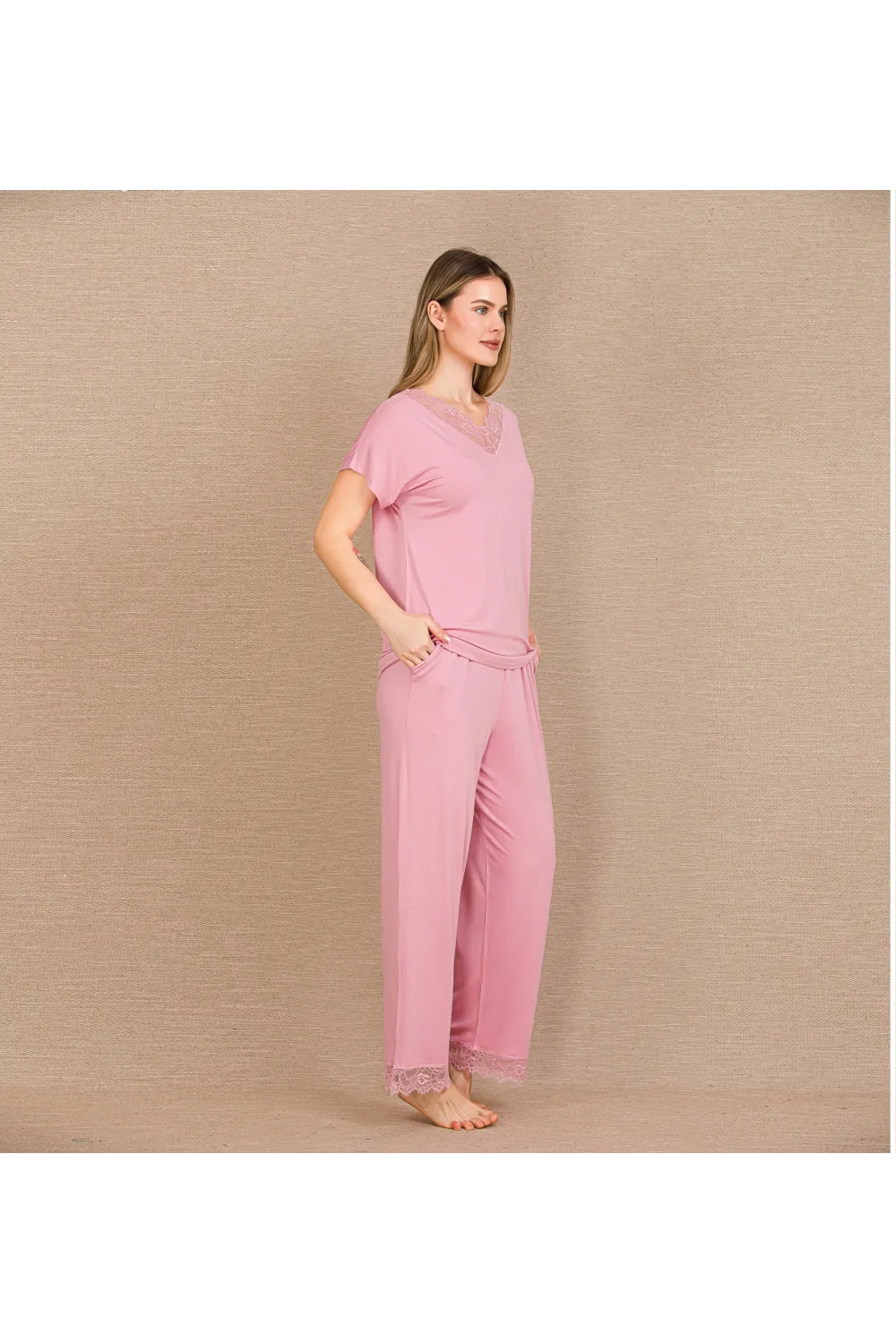Viskon Şık Tasarım Dantel İşlemeli Pembe Kısa Kol Pijama Takımı