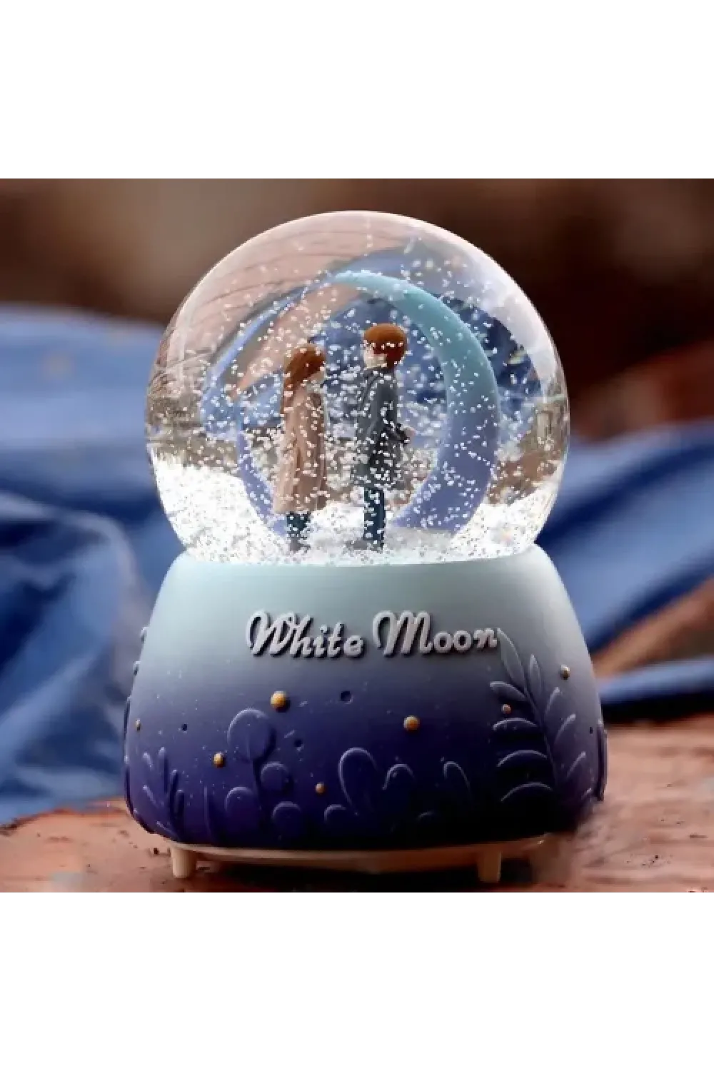 White Moon Kar Küresi Orta Boy