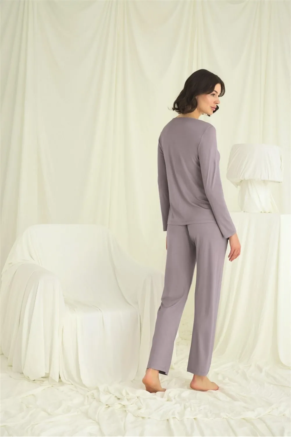 Yakası Kolu ve Omzu Dantelli Boydan Düğmeli Pijama Takımı