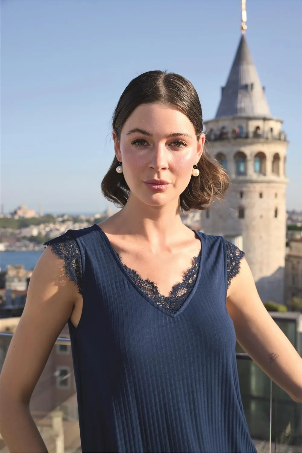 Yaprak Desenli ve Dantelli 3lü Pijama Takımı