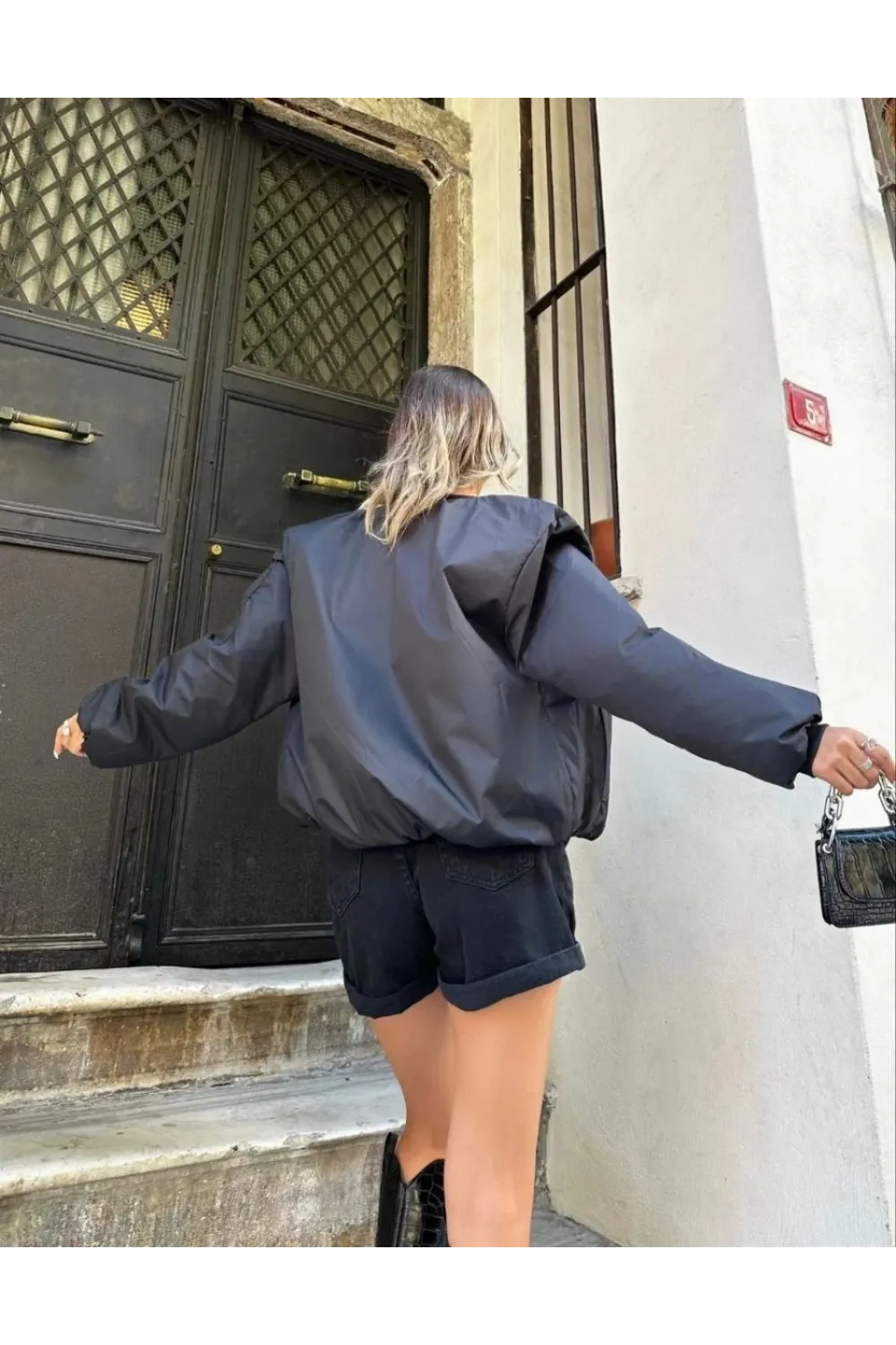 Kadın Oversize Bomber Ceket – Siyah, Fermuarlı, Sokak Modası Tarzı Mont - Siyah