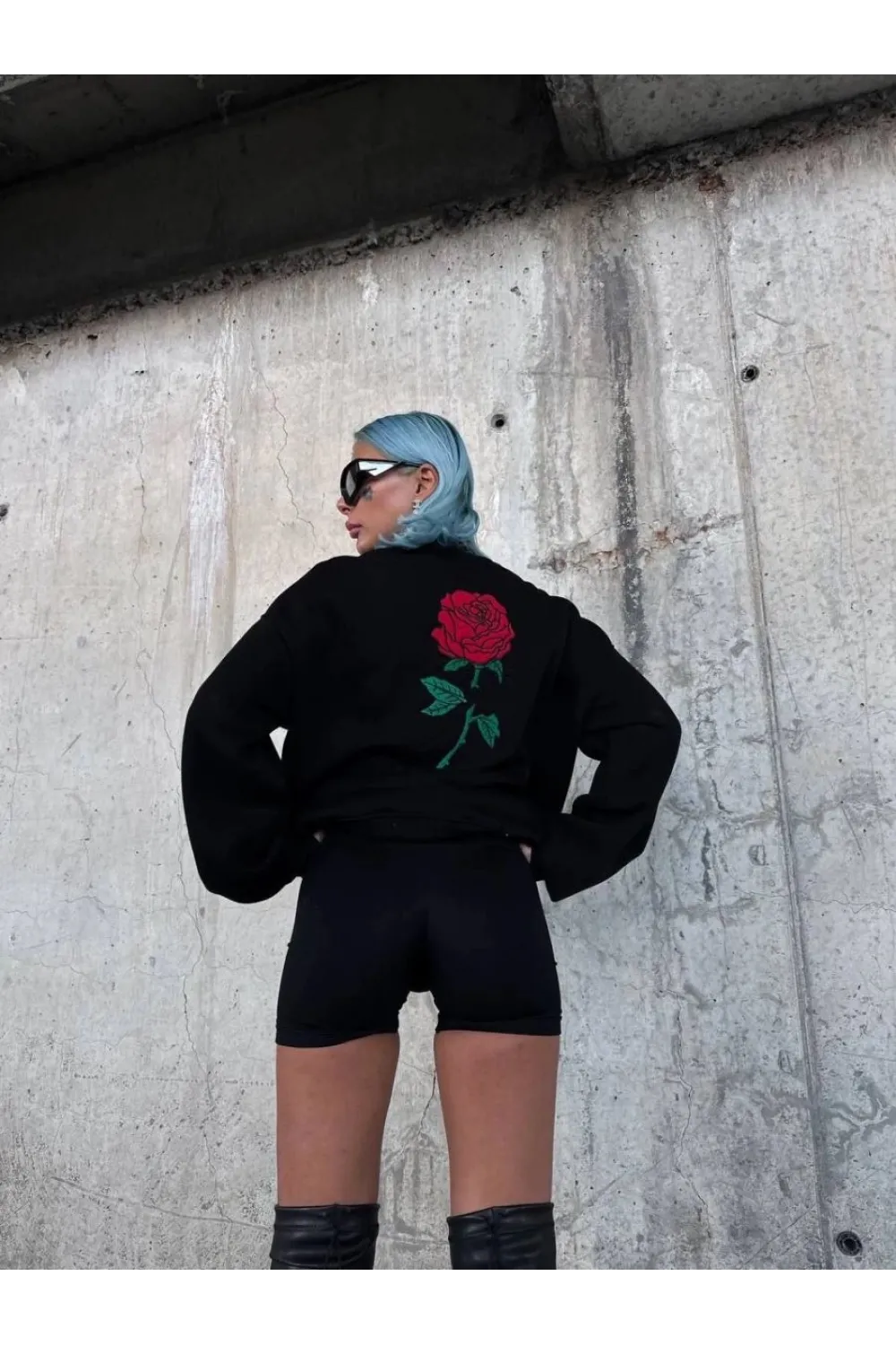 Kadın Oversize Kapüşonlu Cepli GÜL Baskılı 3 İplik Pamuklu Hoodie Sweatshirt - Siyah