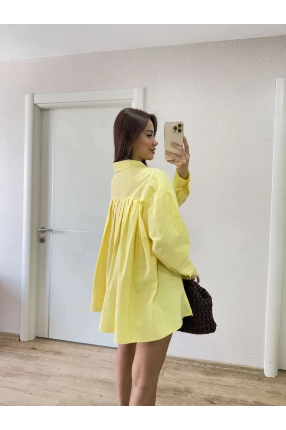 Poplin Kadın Yakalı Yandan Yırtmaçlı Arka Pens Detaylı Gömlek - Sarı