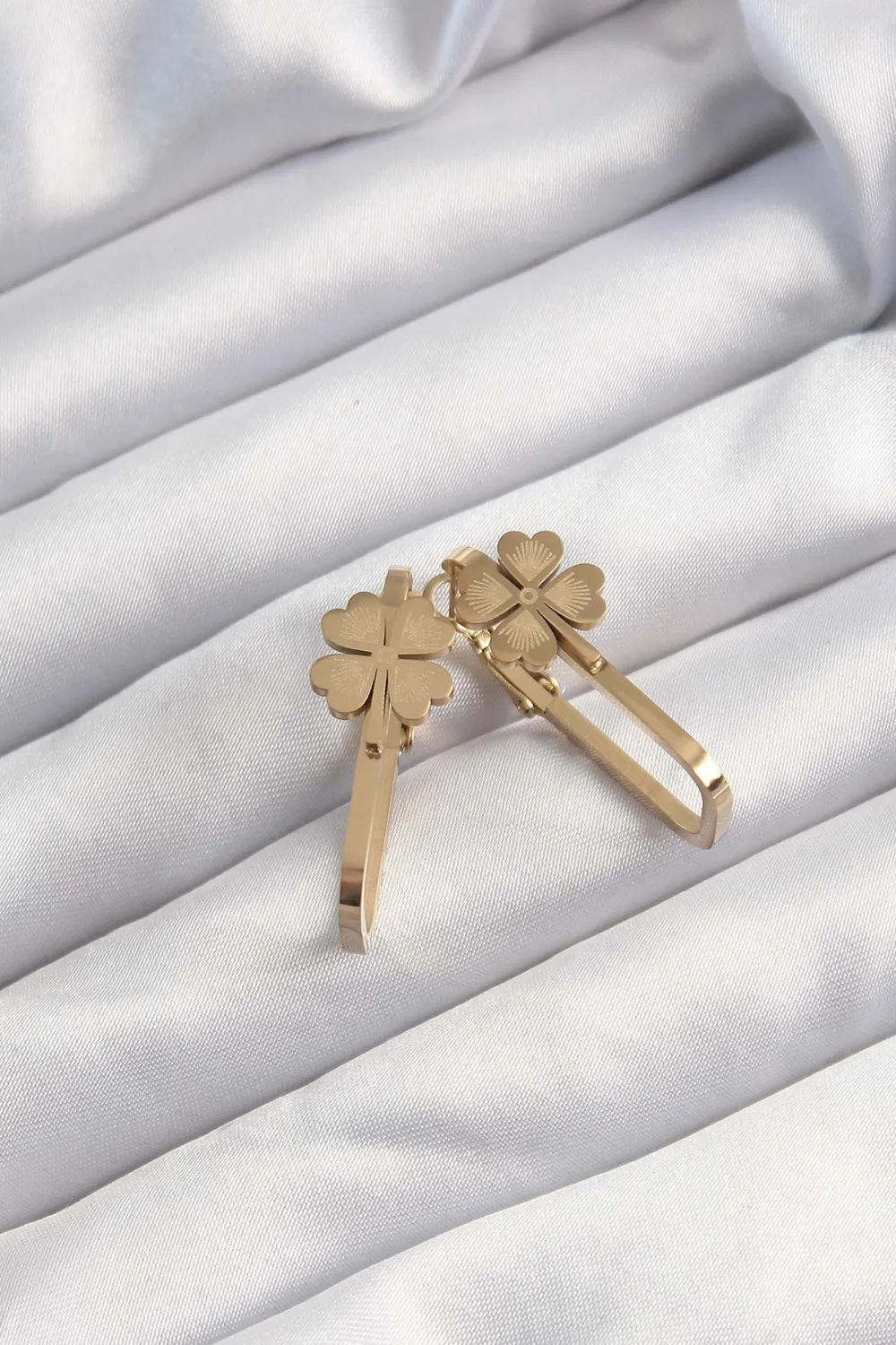 ietaks™ 316L Çelik Altın Renk Geometrik Yonca Model Küpe