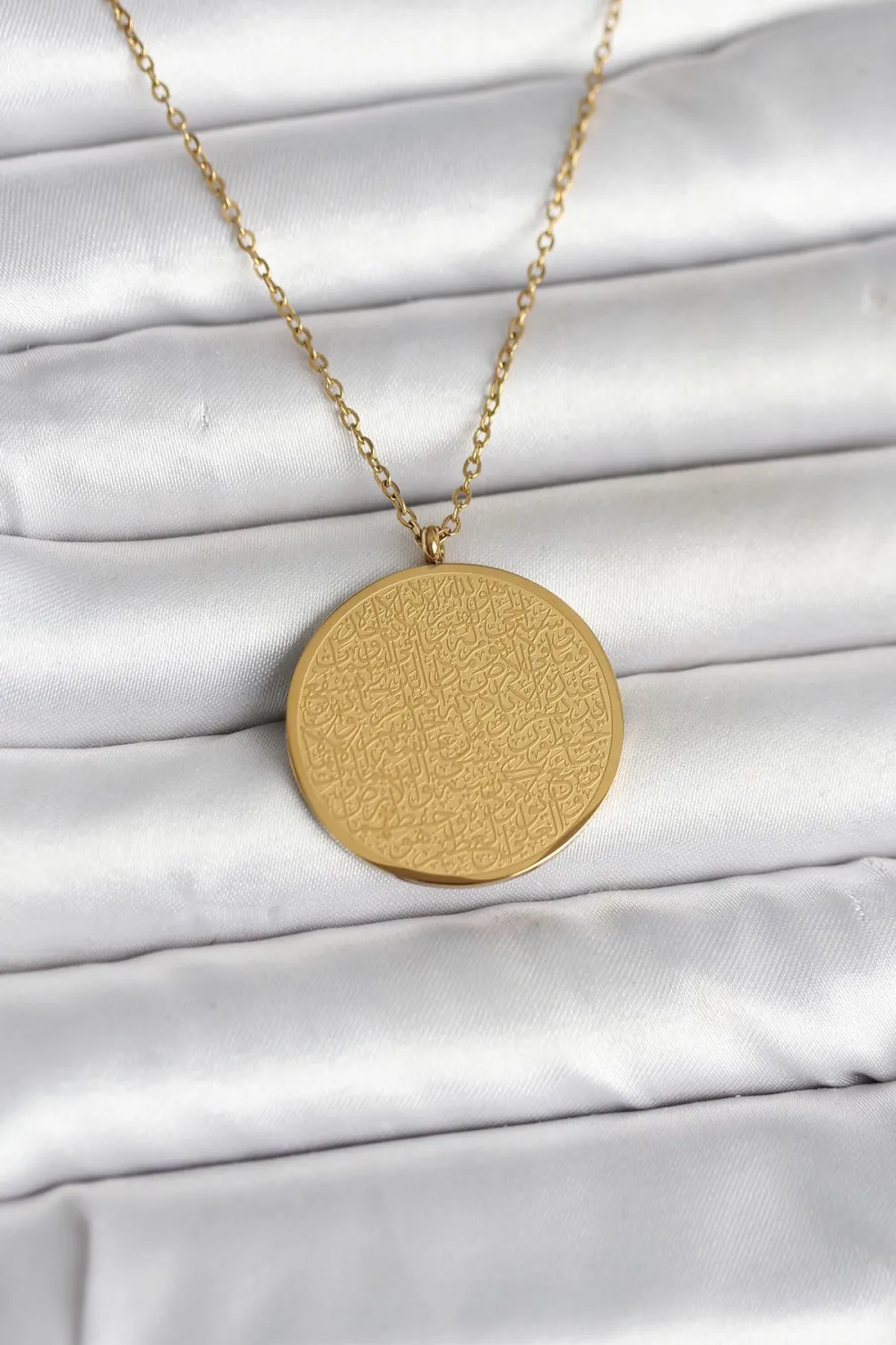 ietaks™ 316L Çelik Gold Renk Ayetel Kürsi ve Allah Yazılı Kolye