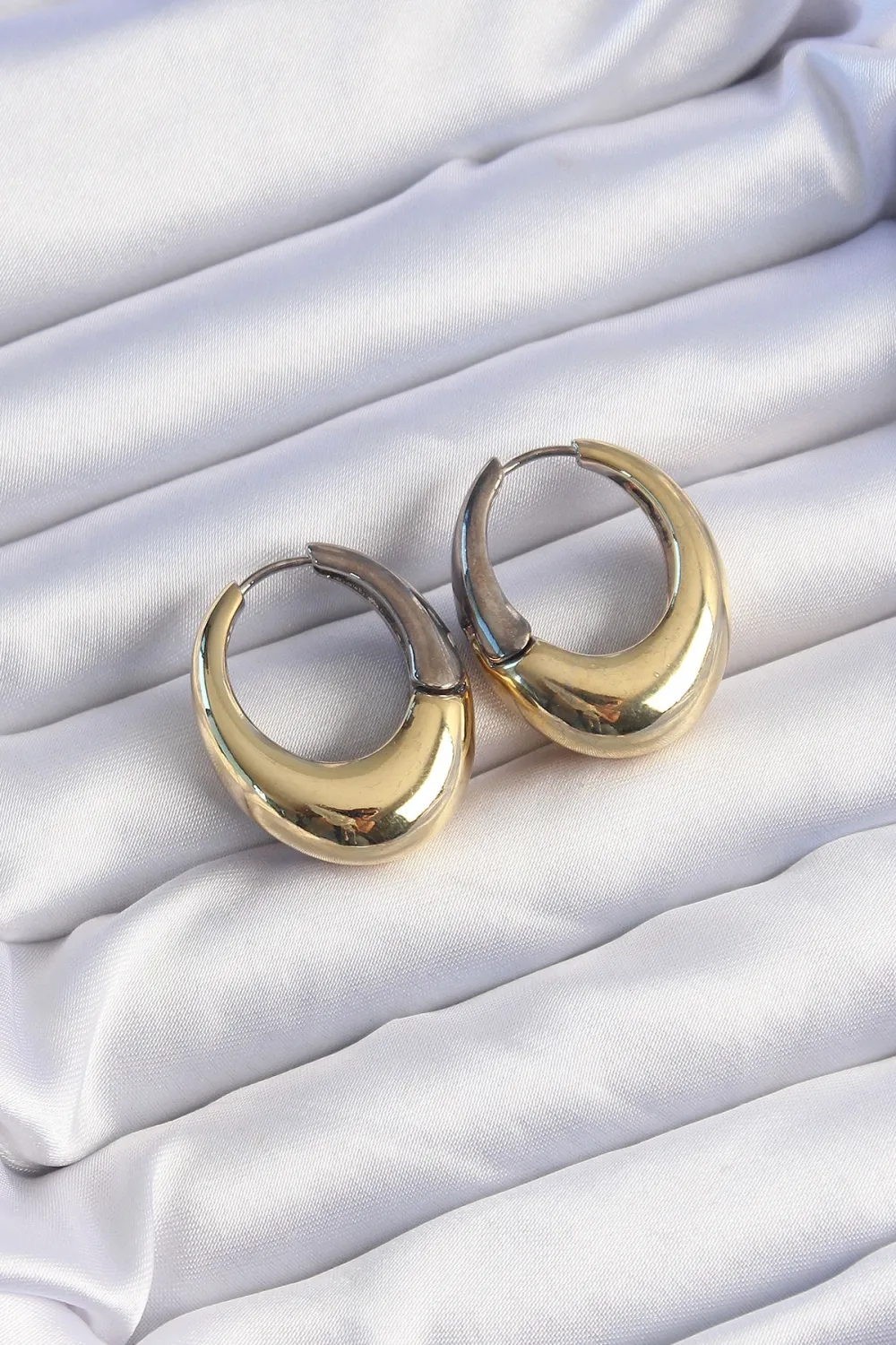 ietaks™ Pirinç Gold Gümüş Renkli Oval Bombeli Küpe