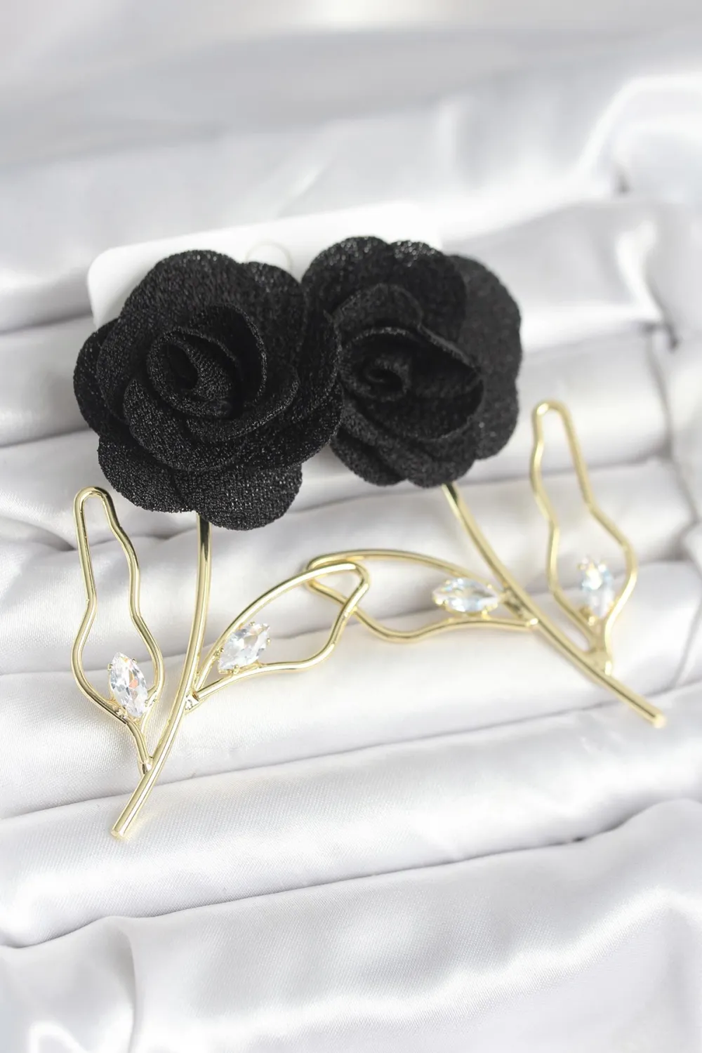 ietaks™ Pirinç Gold Renk Siyah Gül Model Kadın Küpe