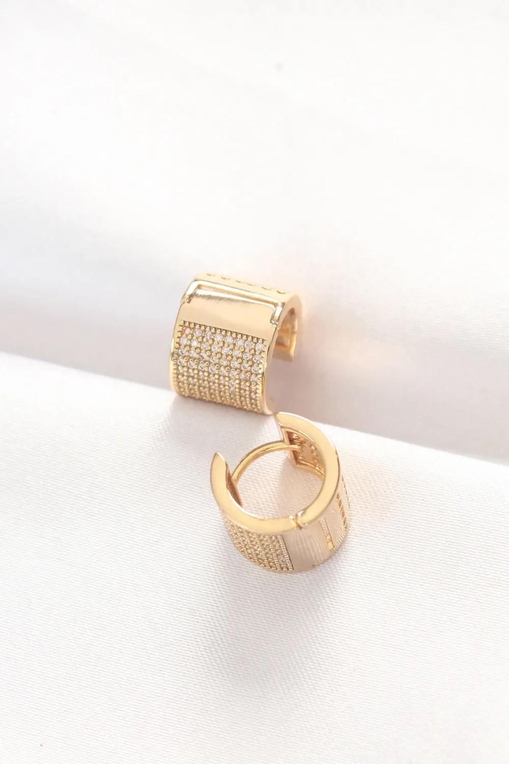 ietaks™ Pirinç Gold Renk Taşlı Minimal Küpe