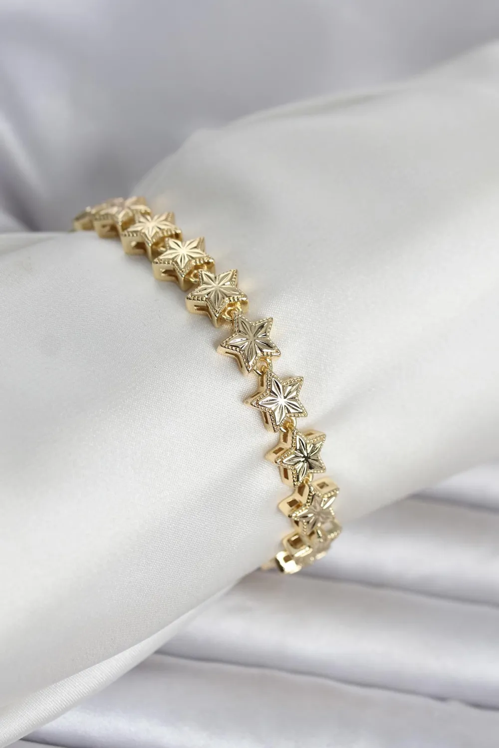 ietaks™ Pirinç Gold Renk Yıldız Model Kadın Bileklik