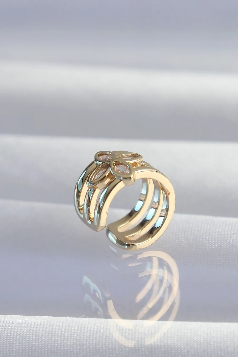 ietaks™ Pirinç Gold Renk Yonca Earcuff Küpe