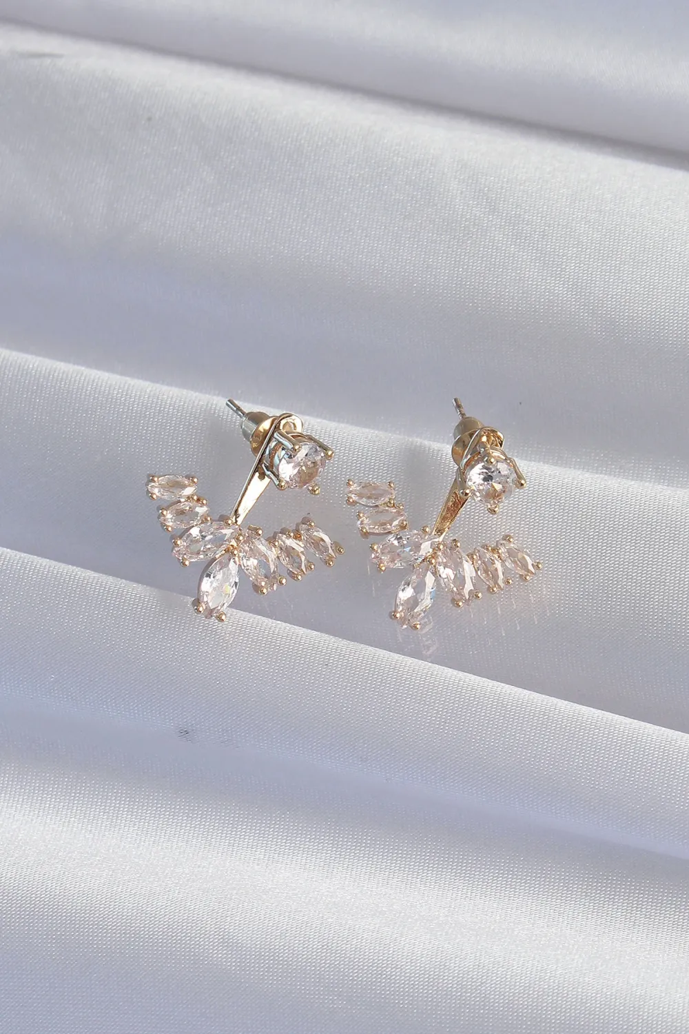 ietaks™ Pirinç Gold Renk Zirkon Taşlı V Model Küpe