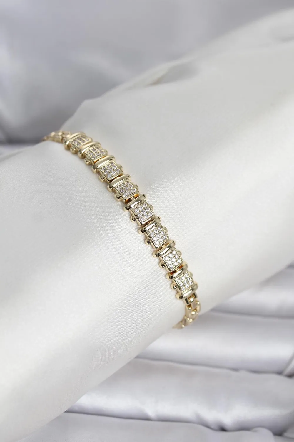 ietaks™ Xuping Model Zirkon Taşlı Gold Renk Kadın Bileklik