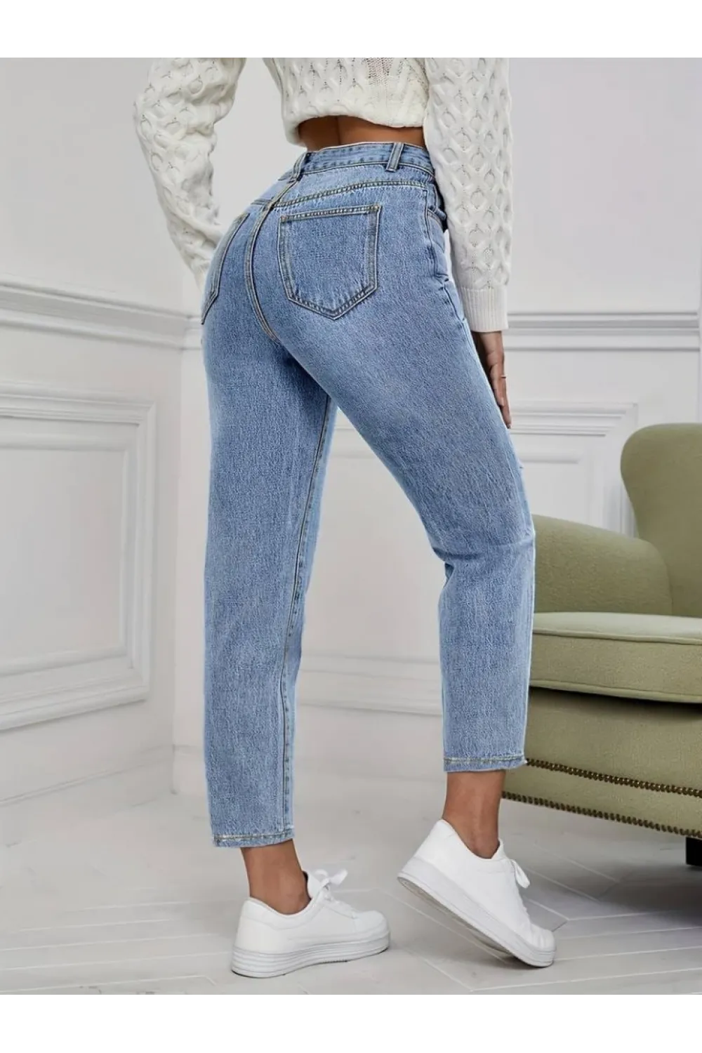 Kadın Açık Mavi Yırtık Mom Fit Kot Pantolon